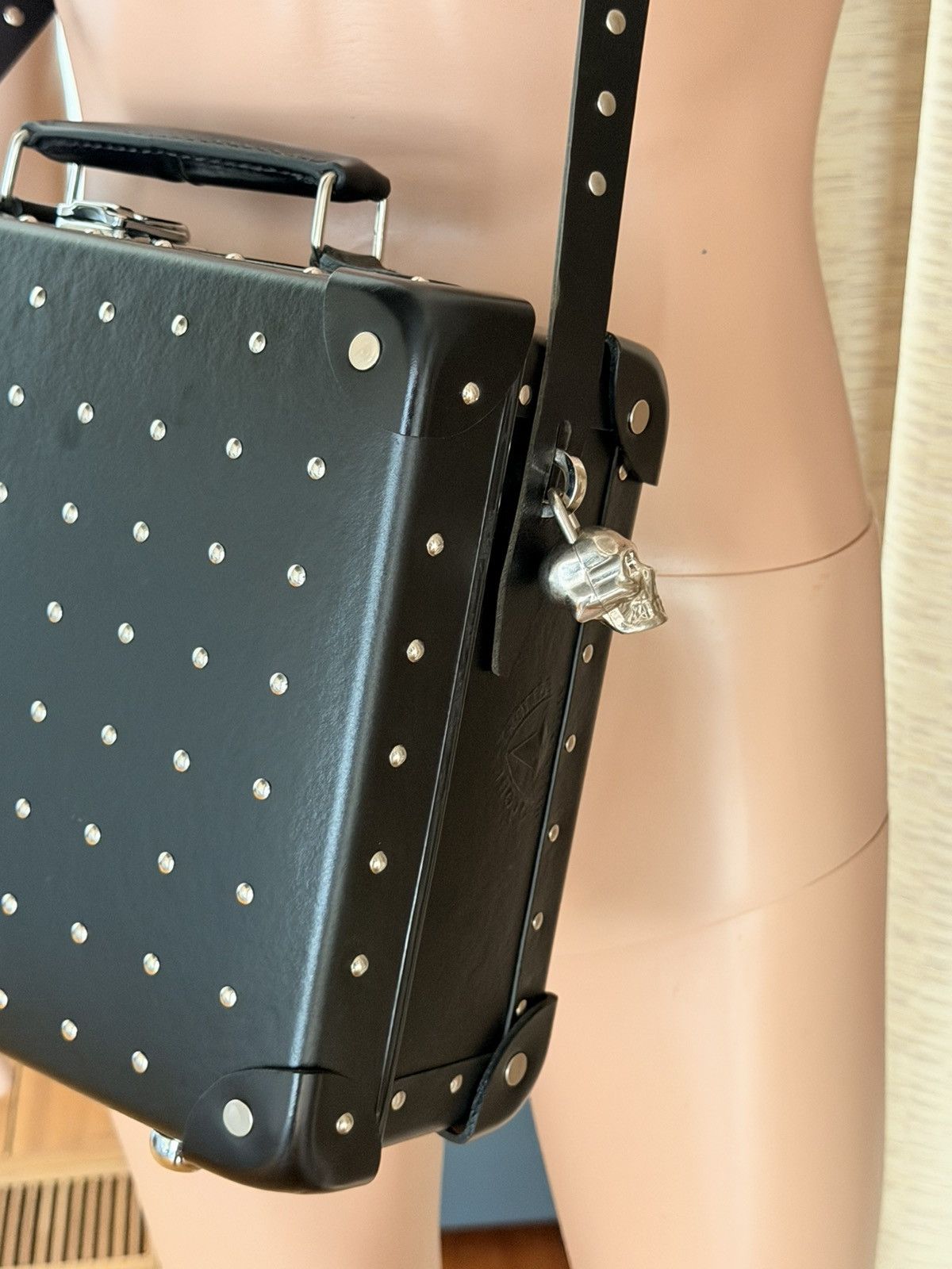 Globe-Trotter Rare Alexander McQueen Globe-Trotter Studded Leather Bag Size ONE SIZE - 19 Thumbnail