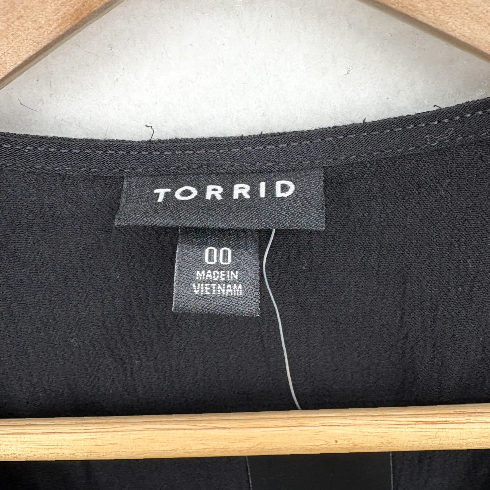 Torrid Torrid Dress Womens 00 M/L Black Surplice Smocked Waist Short Sleeve Rayon Wrap Size 24" / US 00 / IT 34 - 3 Thumbnail