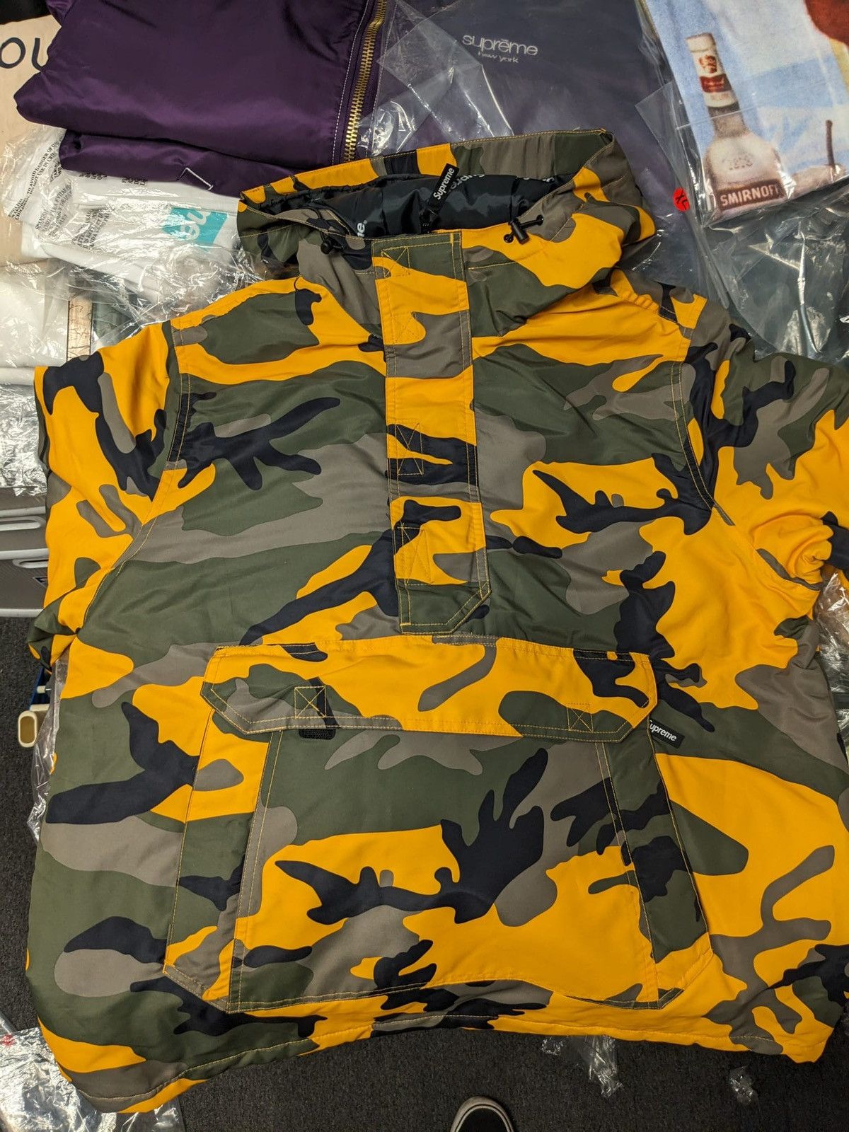 FW17 SUPREME HOODED LOGO HALF ZIP PULLOVER JACKET CAMO