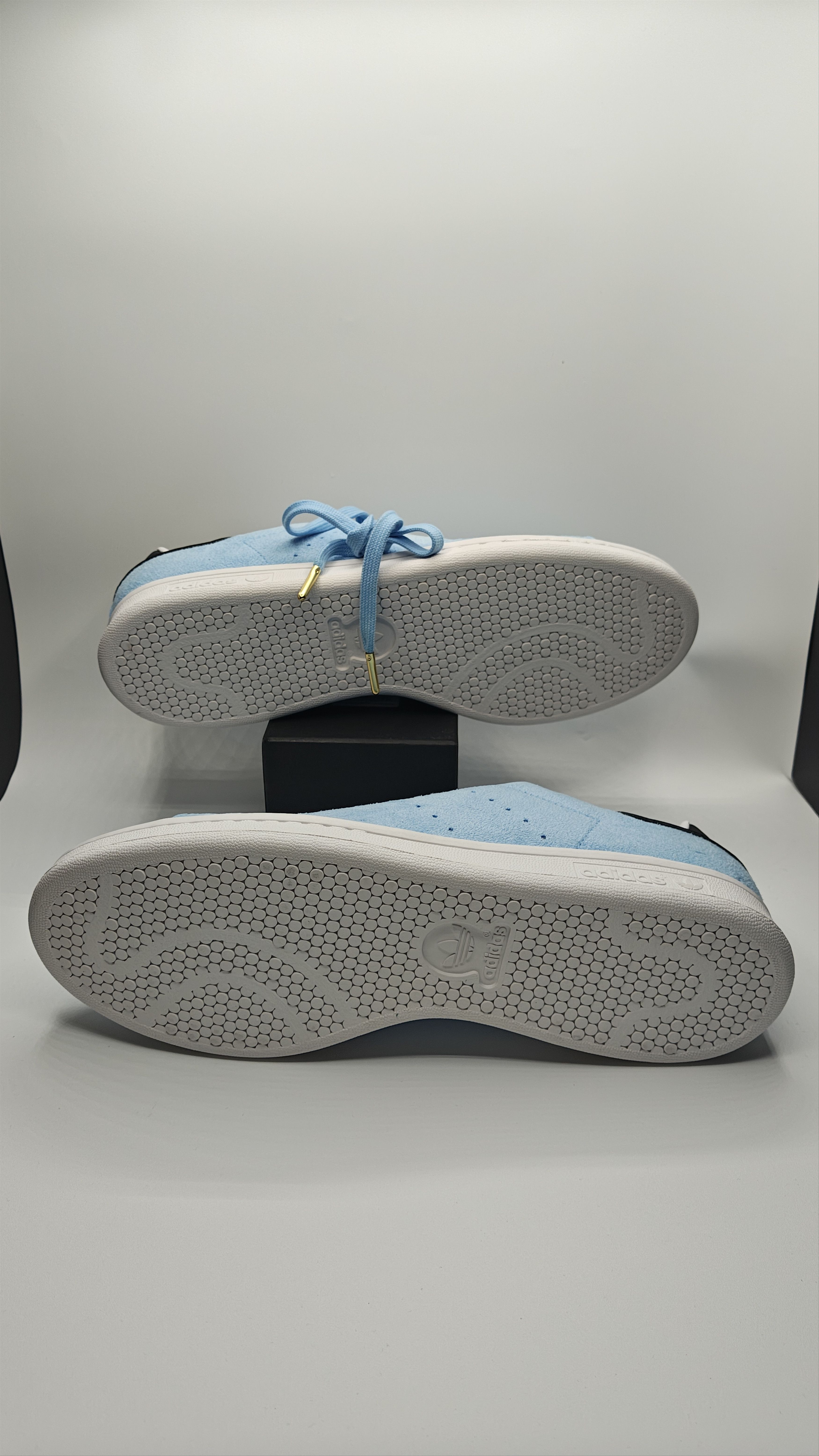 Adidas × Disney adidas Stan Smith x Disney Size US 10.5 / EU 43-44 - 4 Thumbnail