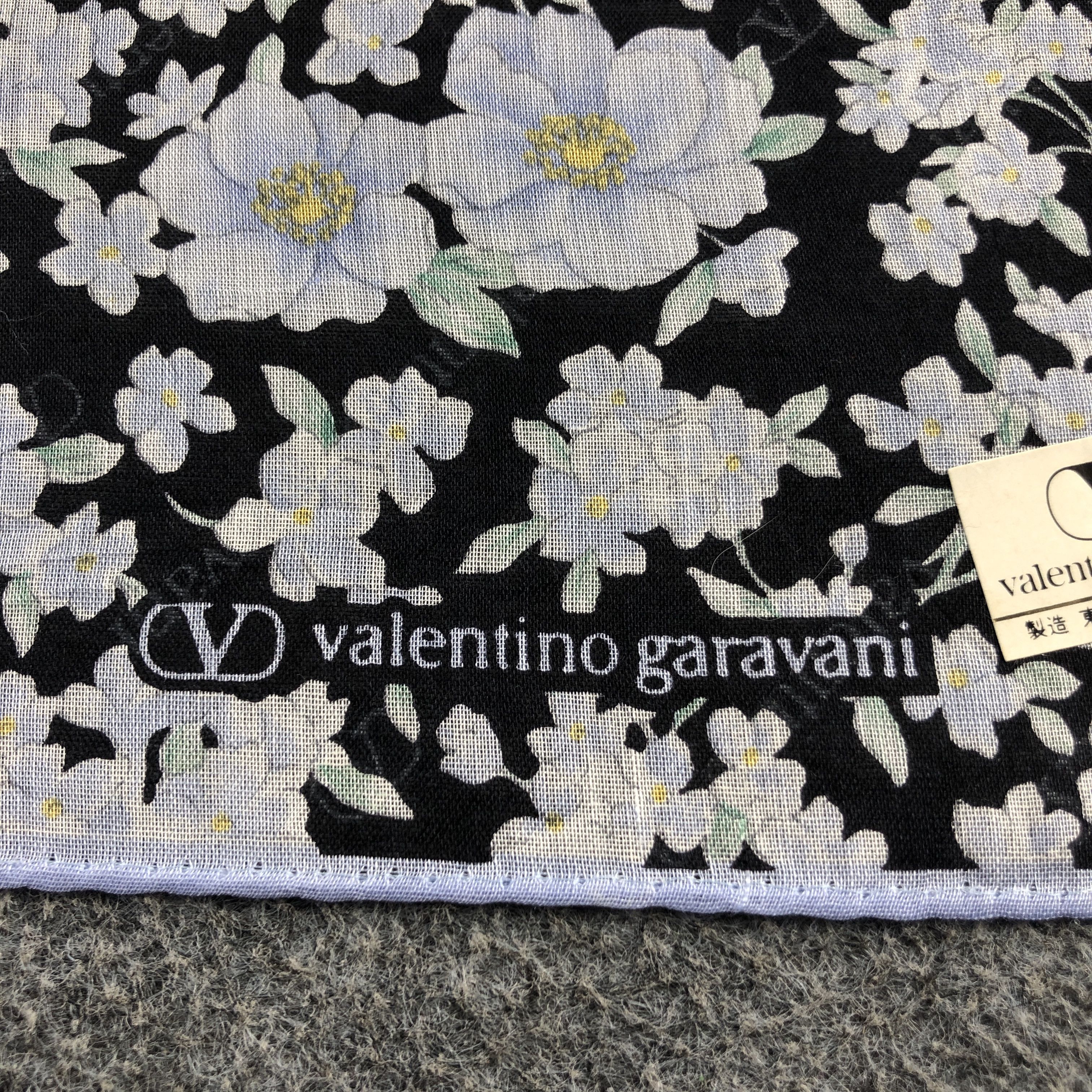 Vintage ValenTINO GarAVANI Handkerchief Neckerchief Bandana H2683 Size ONE SIZE - 4 Thumbnail