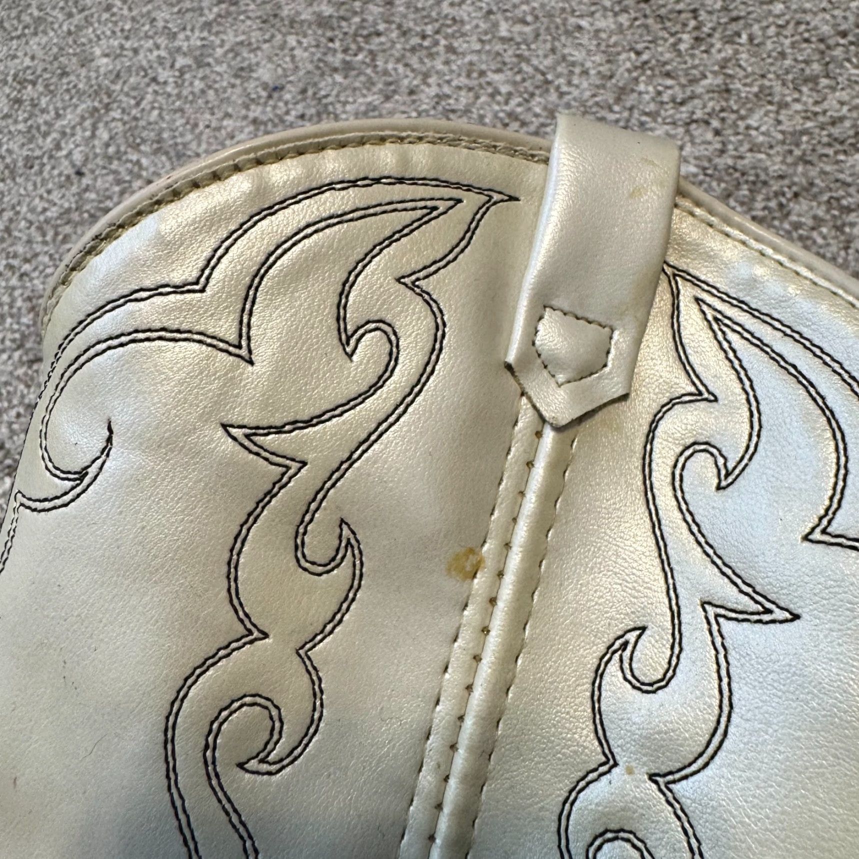 Vintage VINTAGE Acme White Cowboy Boots Western Cowgirl Ankle 7 Cream Pearlescent 6.5 7 Boots Womens Cowgirl Boots White Western Cowboy Boots Acme Size US 7 / IT 37 - 7 Thumbnail