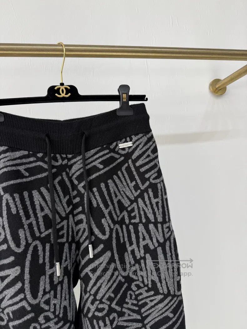 Chanel Chanel 21N black cashmere ski letter trousers Size 26" / US 2 / IT 38 - 2 Thumbnail