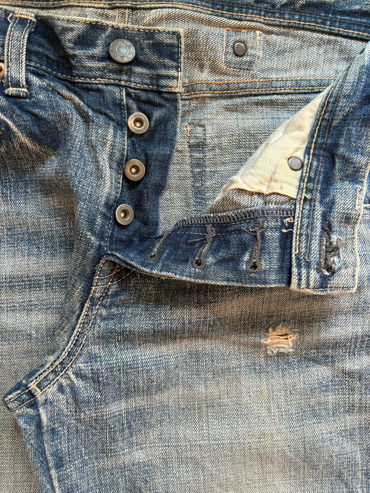 Japanese Brand Vintage DMG Buckle Back Faded Wash Distressed Jeans Size US 30 / EU 46 - 3 Thumbnail