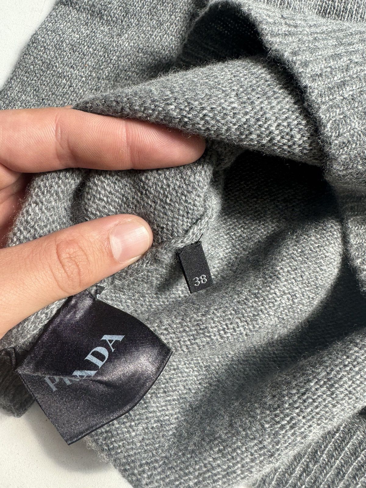 Prada Prada 100% cashmere minimalist sweater Size S / US 4 / IT 40 - 12 Thumbnail