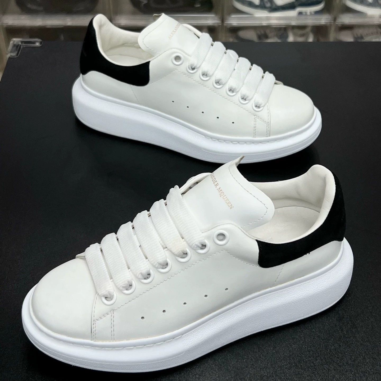 Alexander McQueen mcq low-top black and white sneakers 37 Size US 5 / EU 37 - 1 Thumbnail