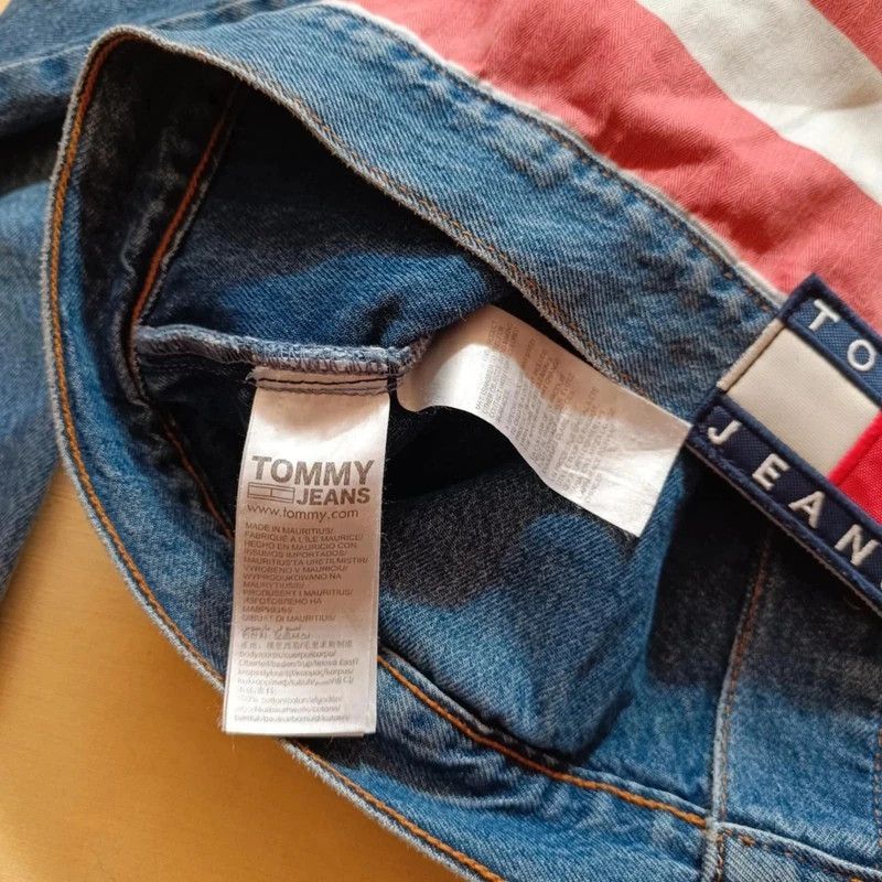 Tommy Hilfiger Tommy Hilfiger Jeans Denim Jacket Trucker USA Flag Size S Size S / US 4 / IT 40 - 13 Thumbnail