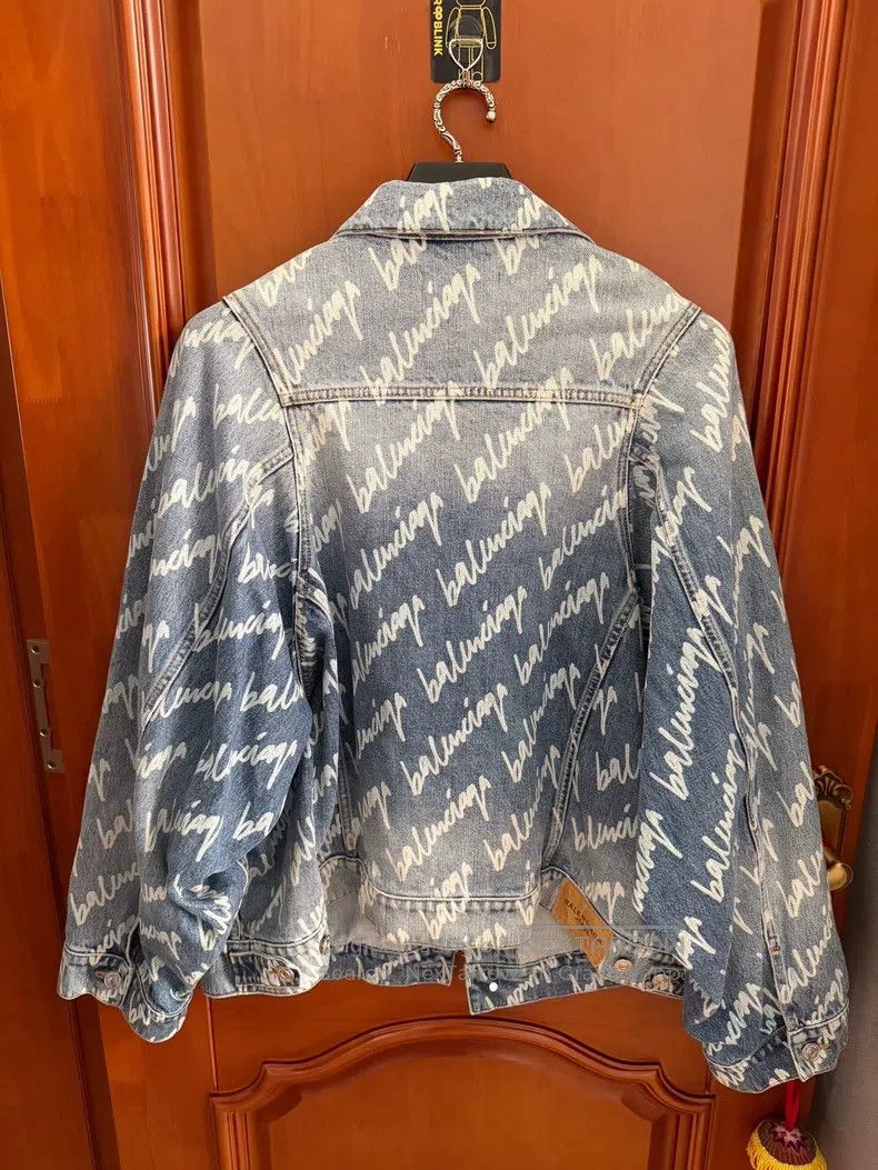 Balenciaga Balenciaga Full Print Logo Denim Jacket Size XS / US 0-2 / IT 36-38 - 2 Thumbnail