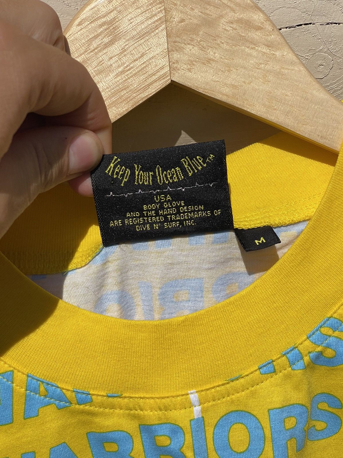 Body Glove Body Glow Vintage Yellow Graphic Overprint warriors t-shirt Size US M / EU 48-50 / 2 - 15 Thumbnail