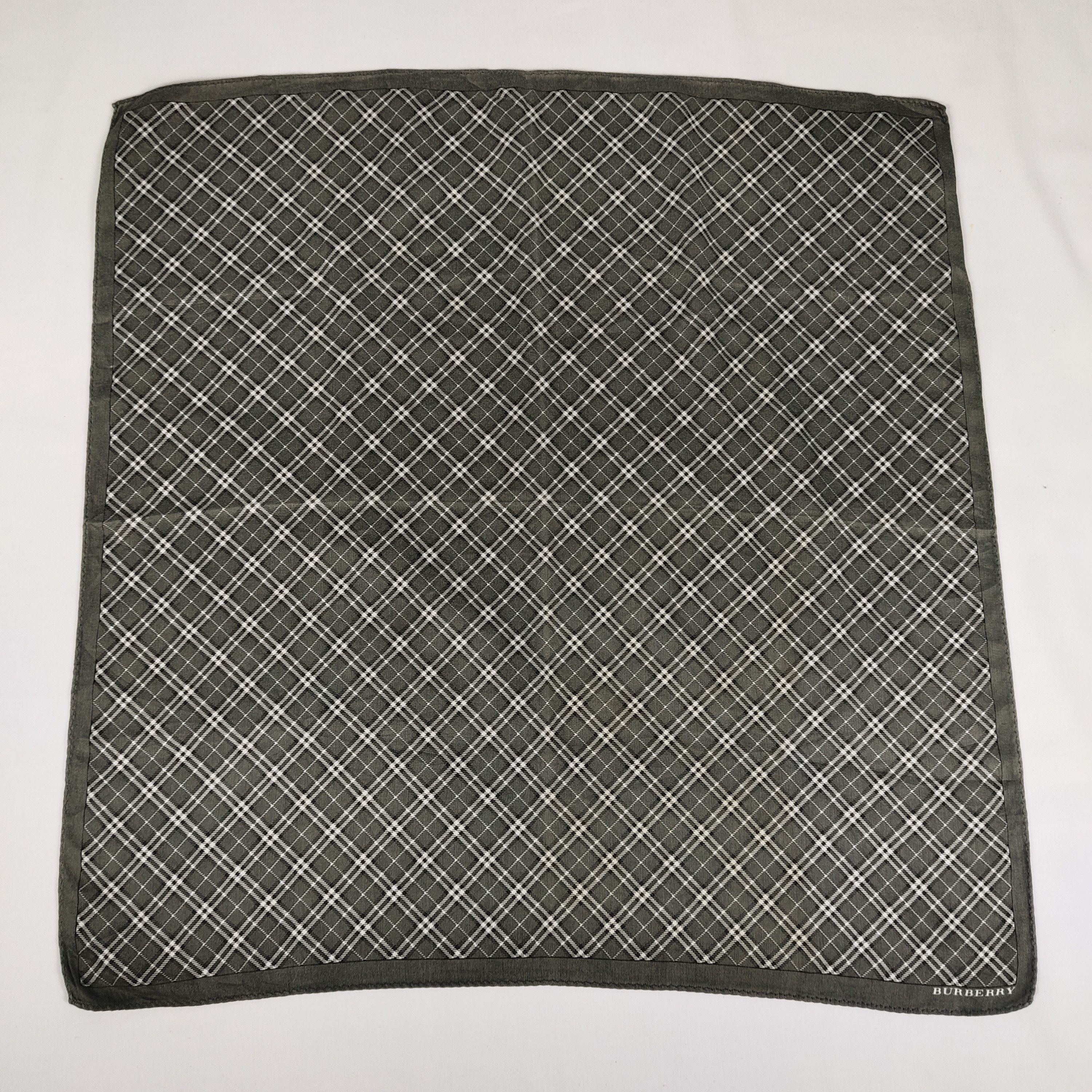 Burberry × Vintage Burberry Handkerchief / Neckerchief / Bandana FZ293 Size ONE SIZE - 3 Thumbnail