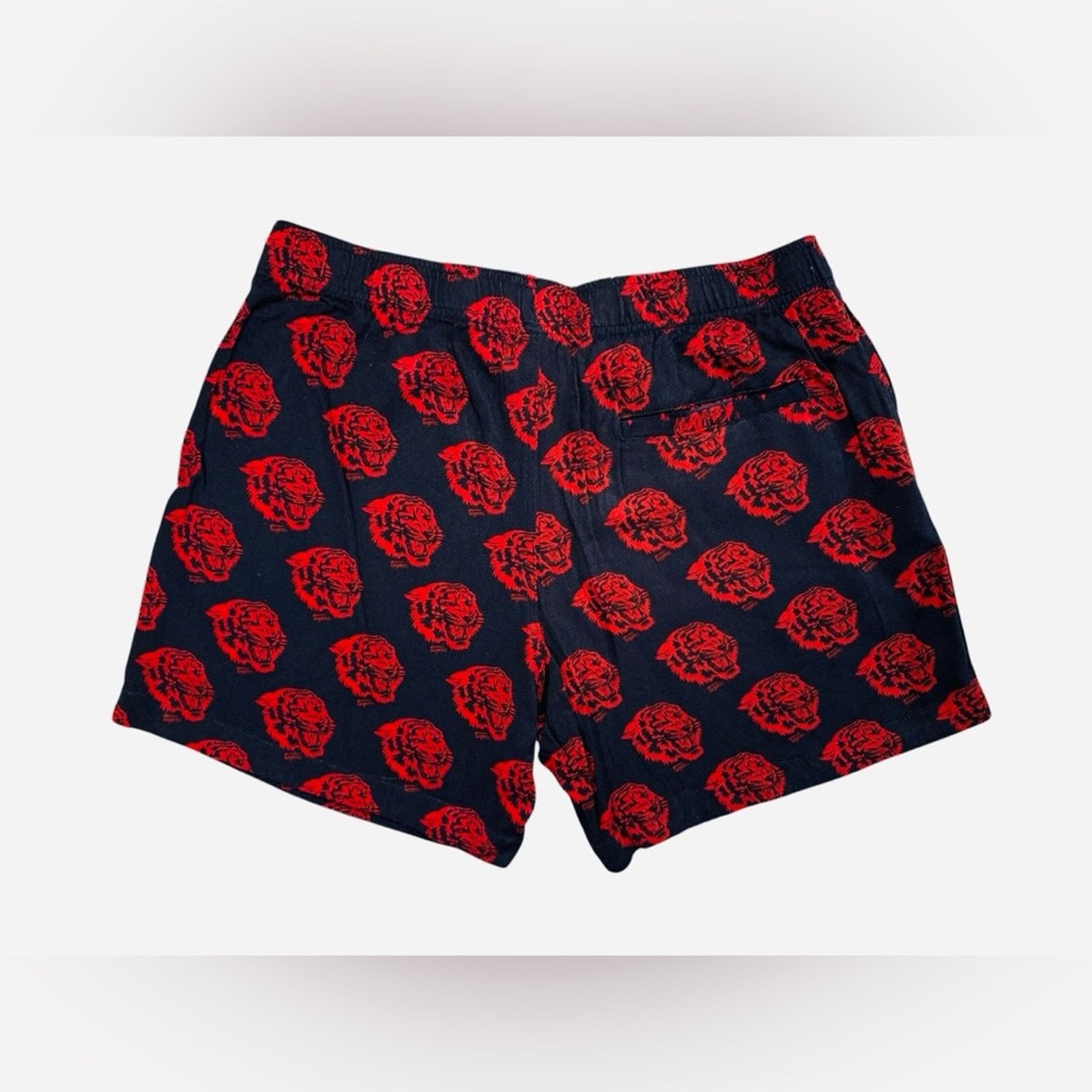H&M H&M Men's Athletic Twill Shorts with Red Tiger Pattern Size US 39 - 1 Thumbnail