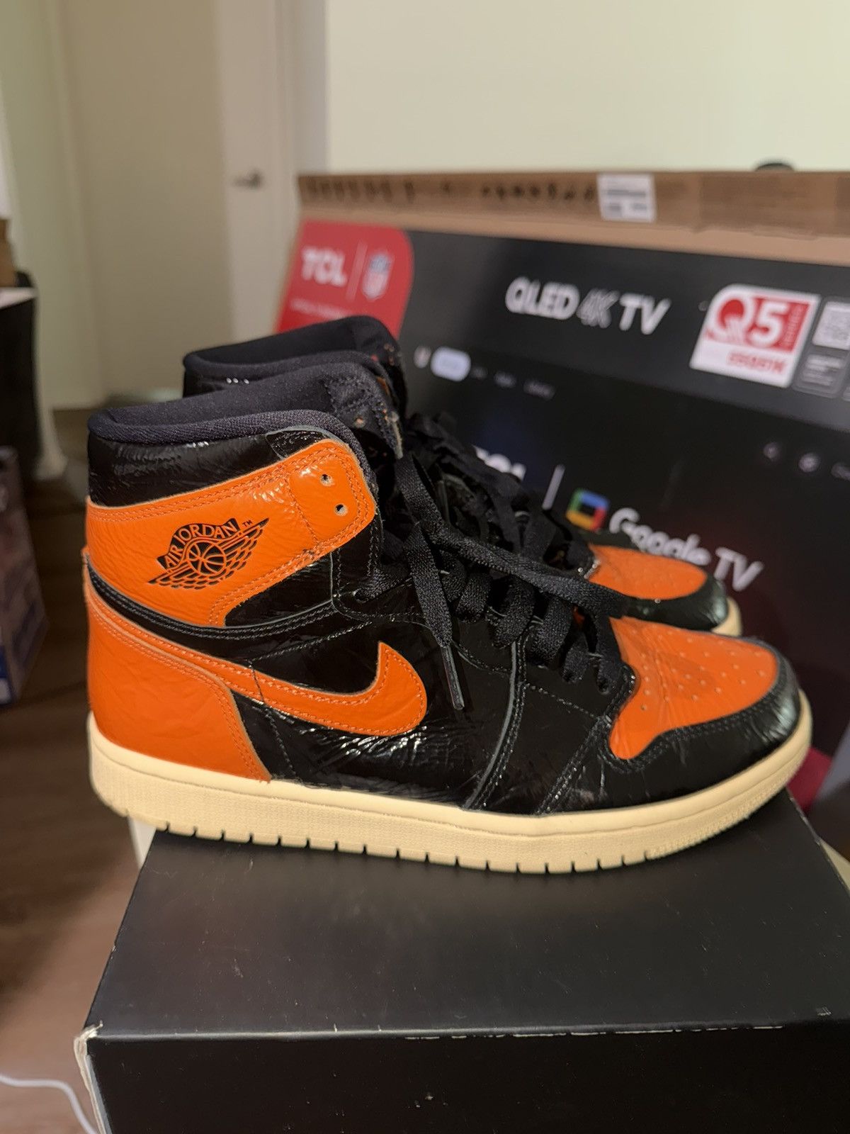 Jordan Brand Shattered Backboards Size US 8 / EU 41 - 1 Thumbnail