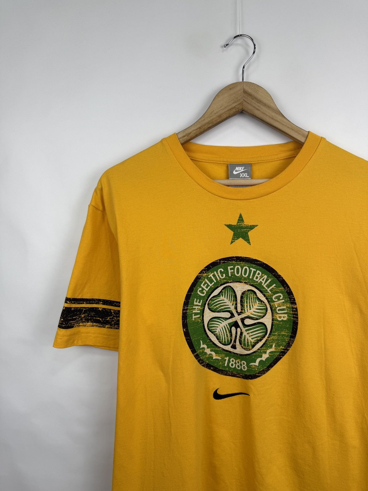 Nike 🏴󠁧󠁢󠁳󠁣󠁴󠁿 Vintage Y2K Nike Celtic Soccer T-Shirt Retro Rare Hype Size US XXL / EU 58 / 5 - 2 Thumbnail