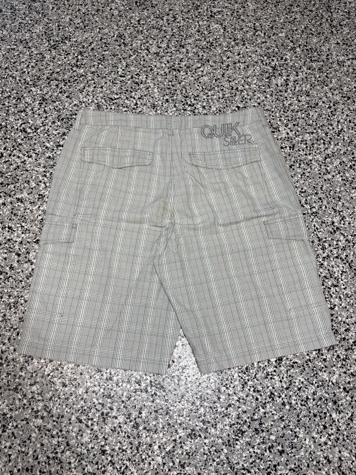Quiksilver Y2K Quiksilver White/Grey Plaid Relaxed Shorts Size 38 Size US 38 / EU 54 - 2 Thumbnail