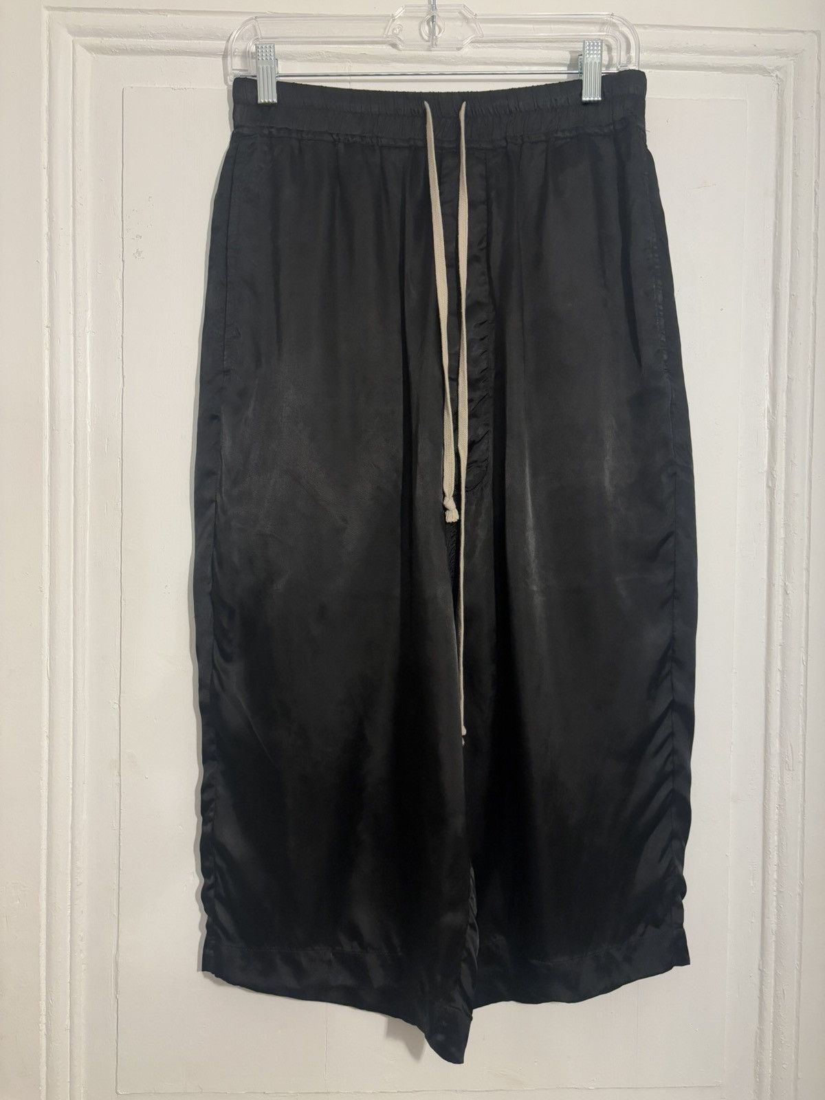 Rick Owens Rick Owen’s Larry short in black 100% cupro Size US 26 / EU 42 - 1 Thumbnail