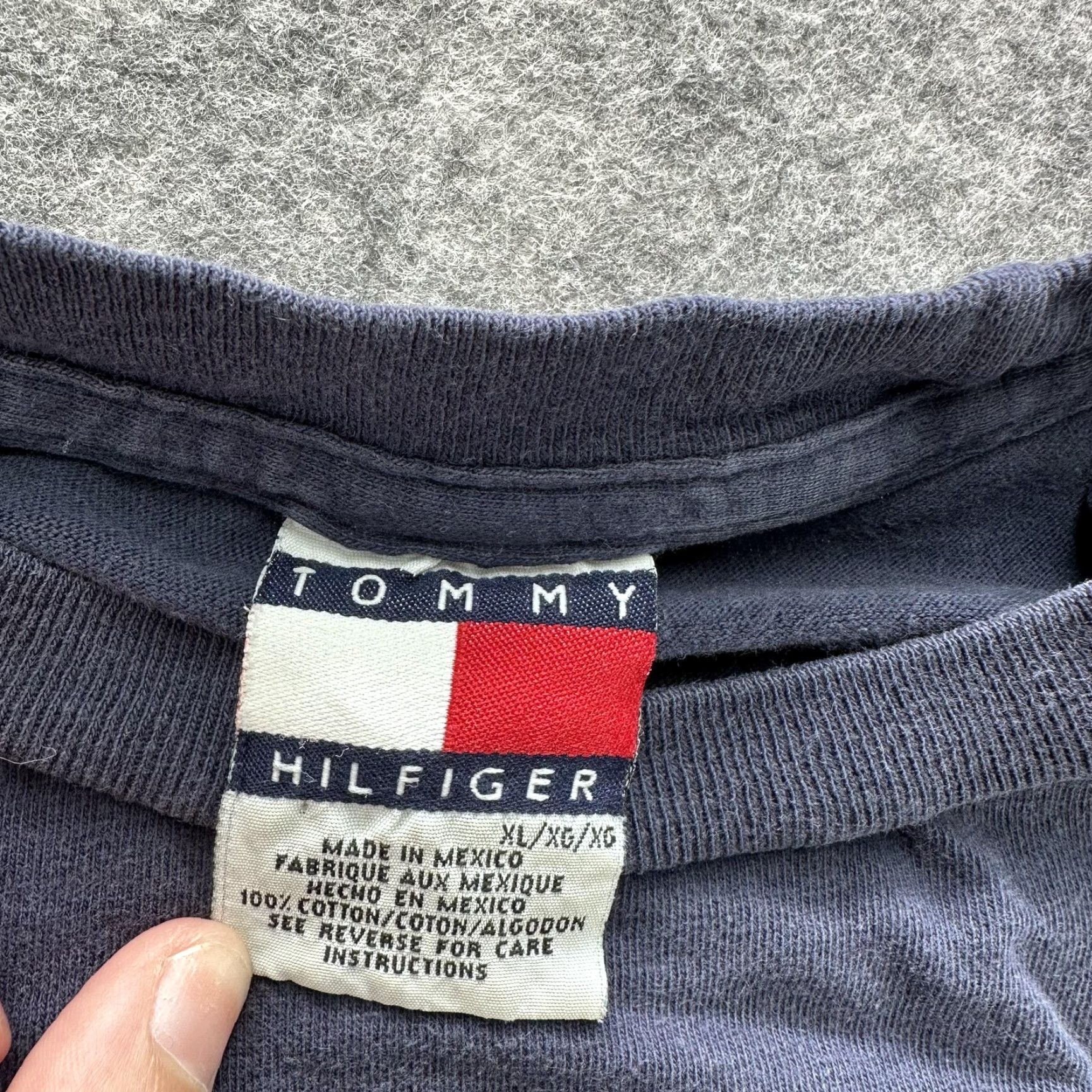 Tommy Hilfiger VINTAGE Tommy Hilfiger Shirt Mens XL Navy Blue Crest Logo Short Sleeve Casual Size US XL / EU 56 / 4 - 3 Thumbnail