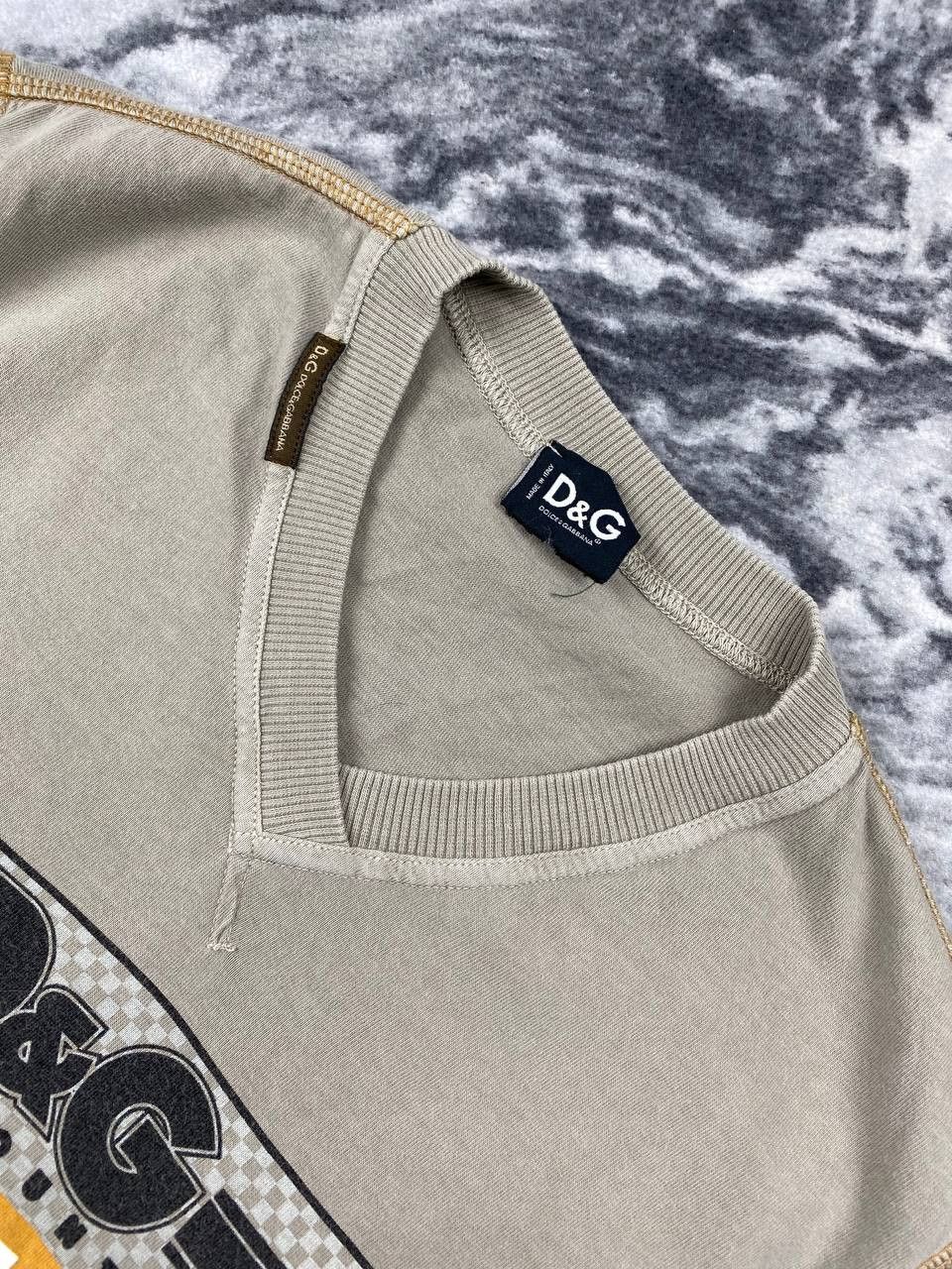 Dolce & Gabbana Dolce & Gabbana Reductions V-Neck T-Shirt Big Logo Men Size US S / EU 44-46 / 1 - 6 Thumbnail