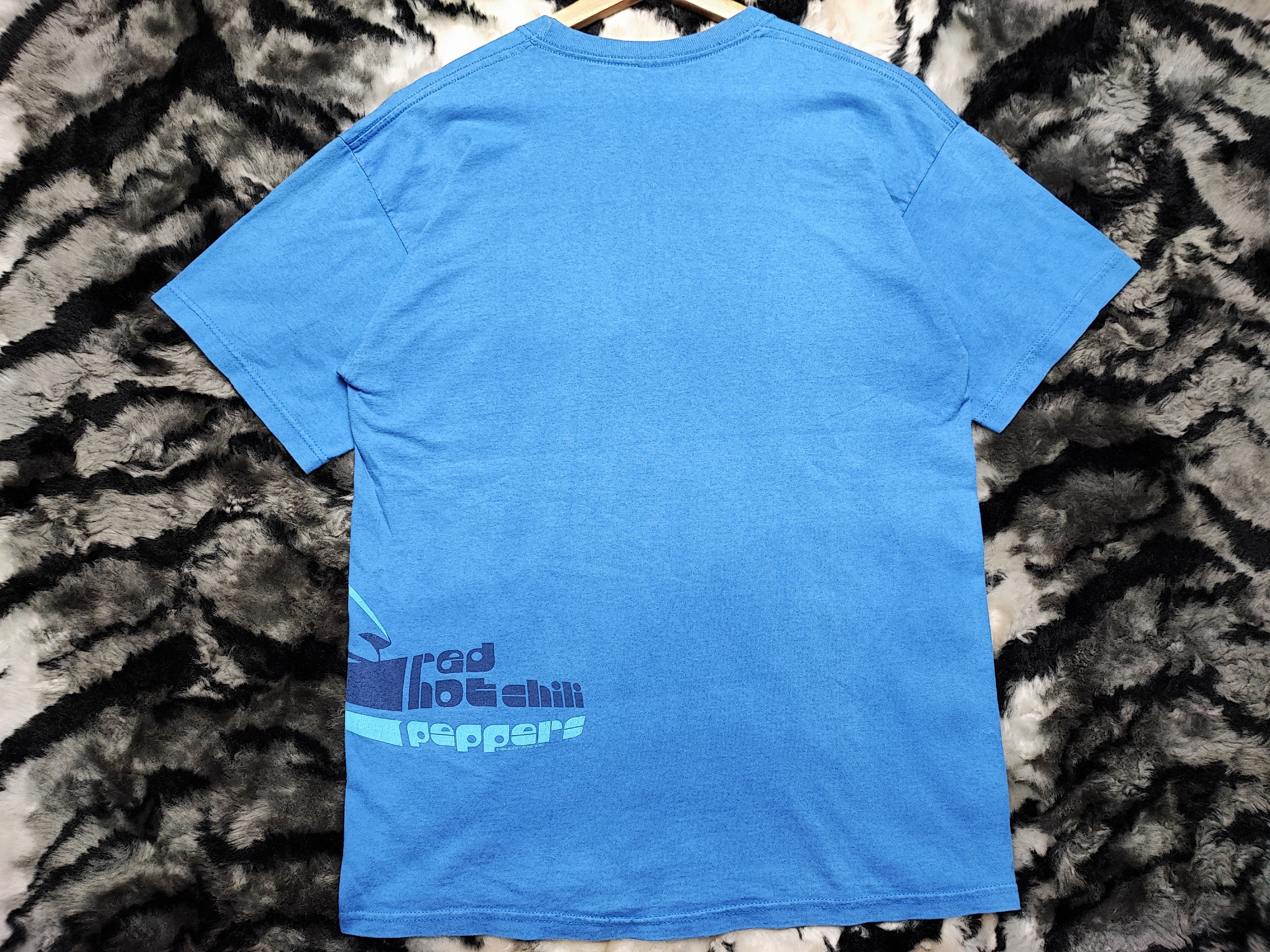Band Tees Red Hot Chill Pepers Girl Surf Vintage Y2k Hook-Ups Size US L / EU 52-54 / 3 - 14 Thumbnail