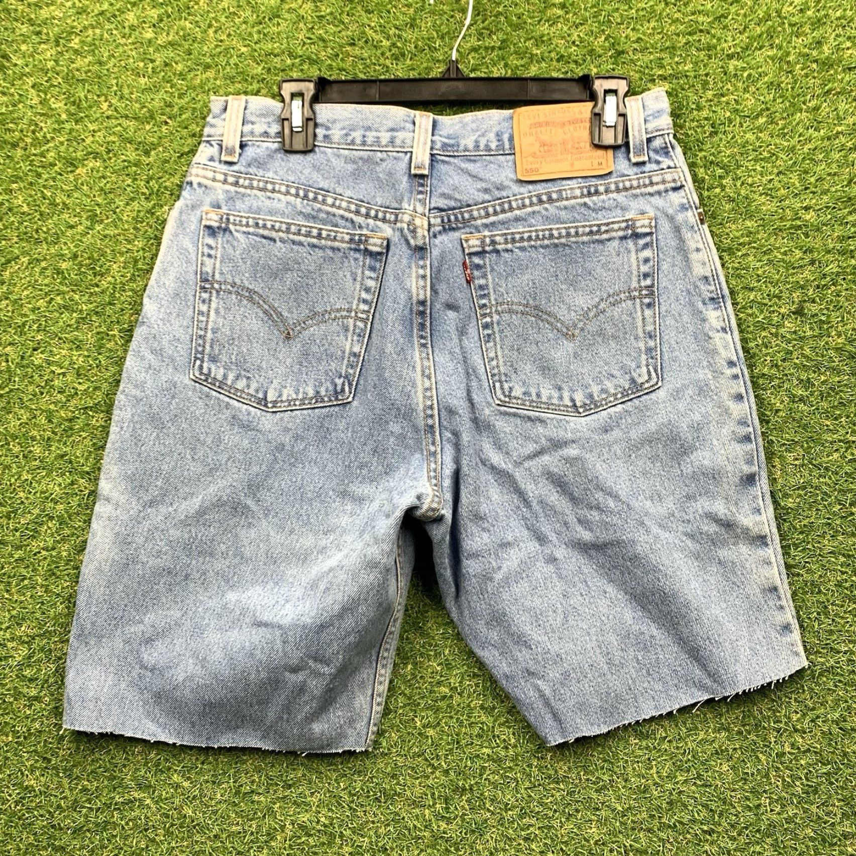 Levi's VINTAGE Levi's 550 Jean Shorts Womens 14 Relaxed Fit Bermuda Y2K Blue Light Cut Off 90s Grunge Size 36" / US 14 / IT 50 - 2 Thumbnail