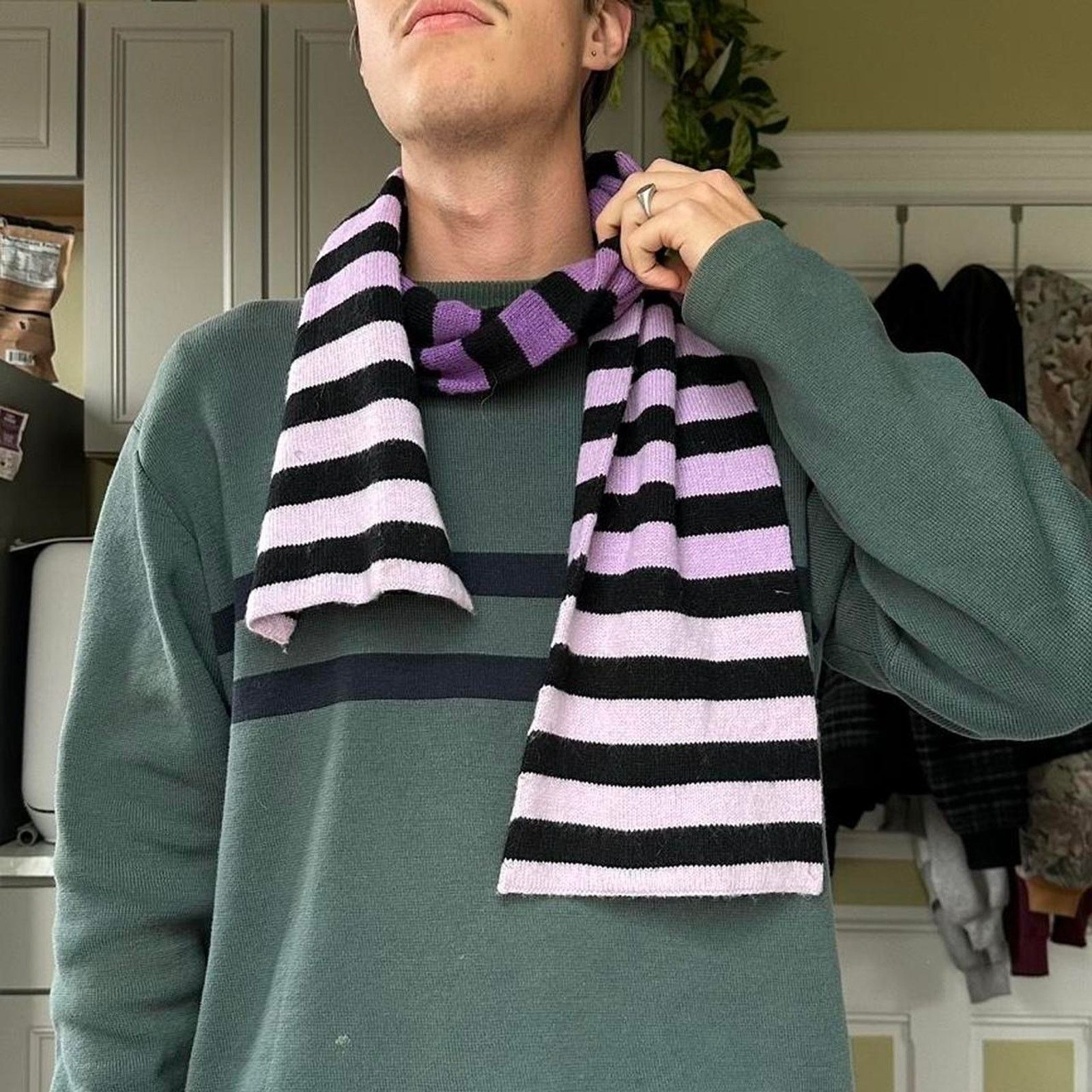 Vintage Beautiful vintage 00s purple black scarf Size ONE SIZE - 1 Thumbnail