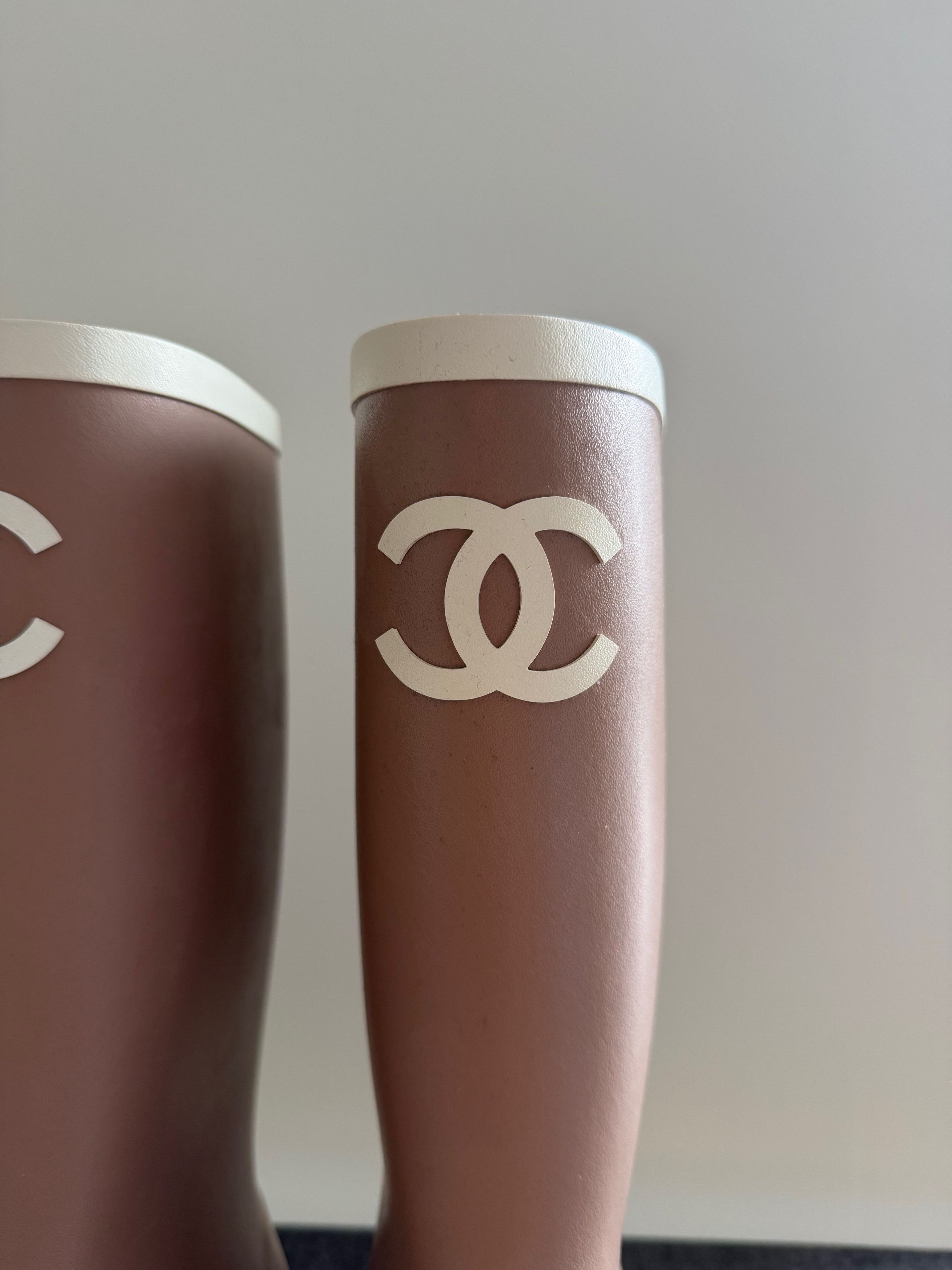 Chanel Chanel 26C White CC Logo High Pull On Rubber Rain Boots 36 Size US 6 / IT 36 - 19 Thumbnail