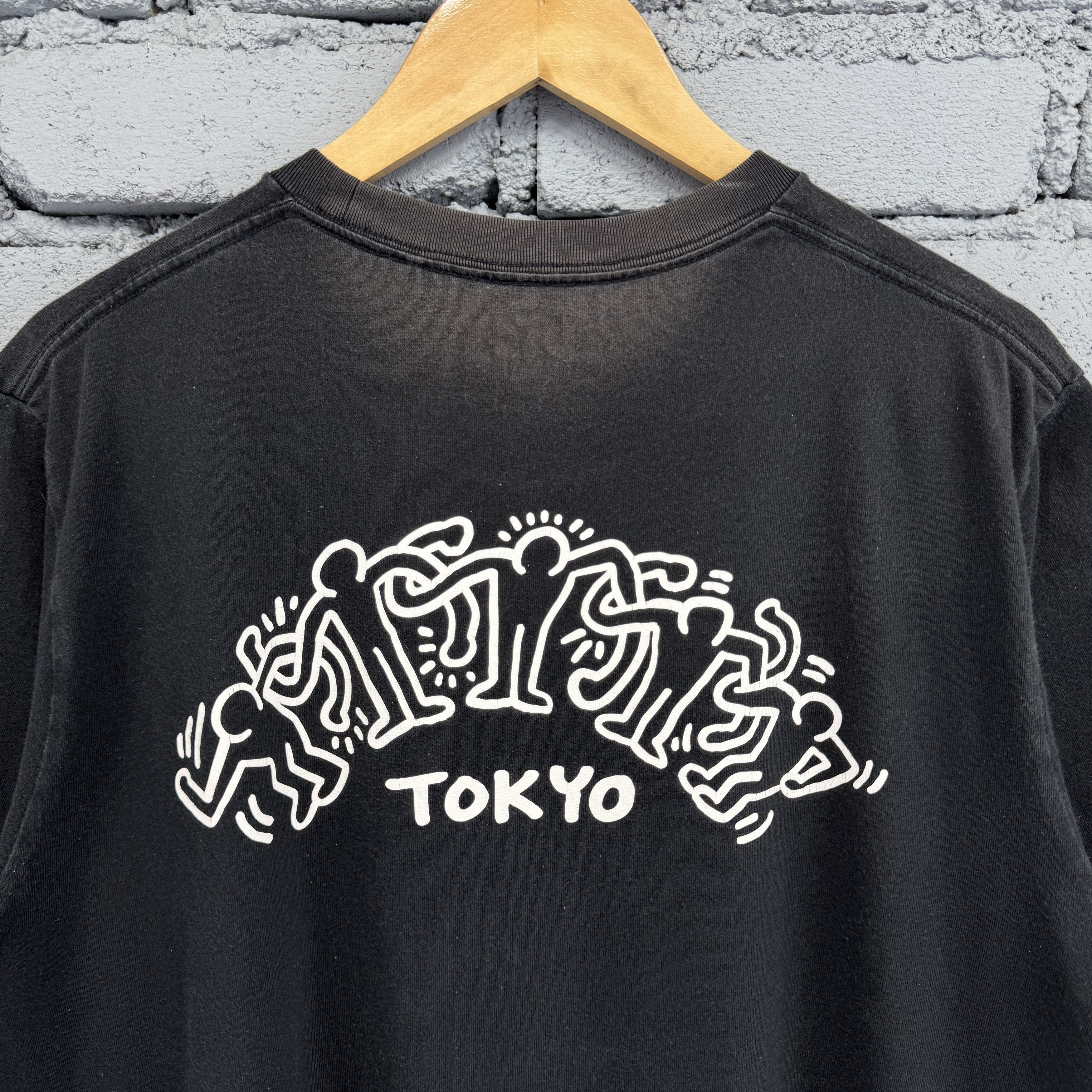 Vintage Rare Keith Haring X Uniqlo Tokyo Sunfaded Tshirt Size US L / EU 52-54 / 3 - 5 Thumbnail