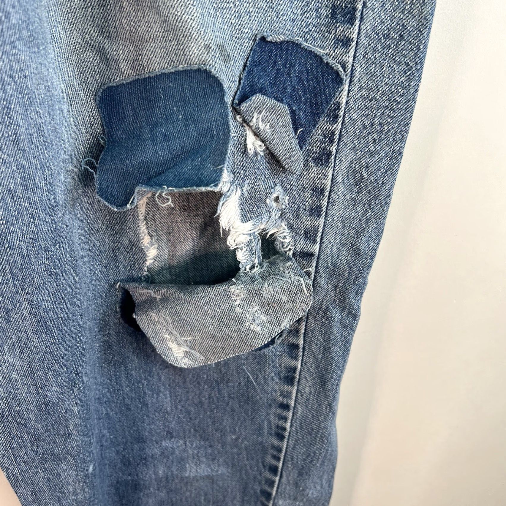 Levi's VINTAGE Levi's Jeans Men 36x32 Straight Fit Blue Denim 90s Distressed Comfortable Size US 36 / EU 52 - 6 Thumbnail