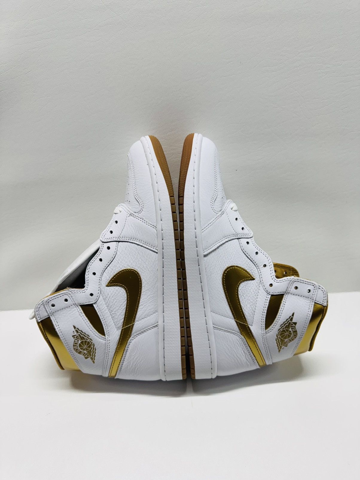 Jordan Brand Air Jordan 1 Retro High OG White/Metallic Gold Size US 11 / IT 41 - 3 Thumbnail