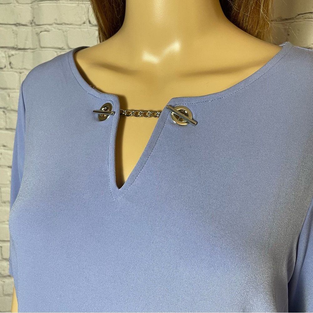 Elie Tahari NWT New Tahari Lilac V-neck Short Sleeve Top Size L Size L / US 10 / IT 46 - 2 Thumbnail