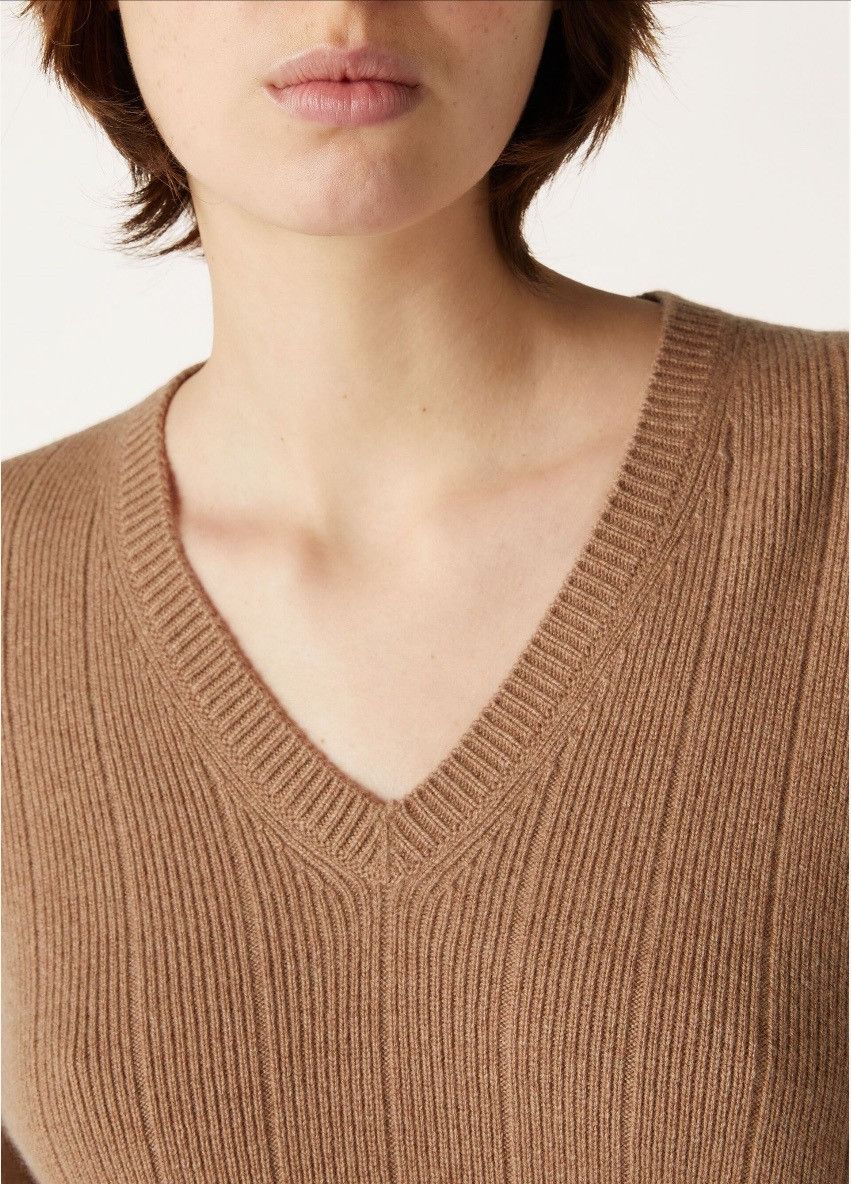 Loro Piana o1srvl11e0725 FAO2833 Baby Cashmere V-Neck Sweater in Brown Size XS / US 0-2 / IT 36-38 - 3 Thumbnail