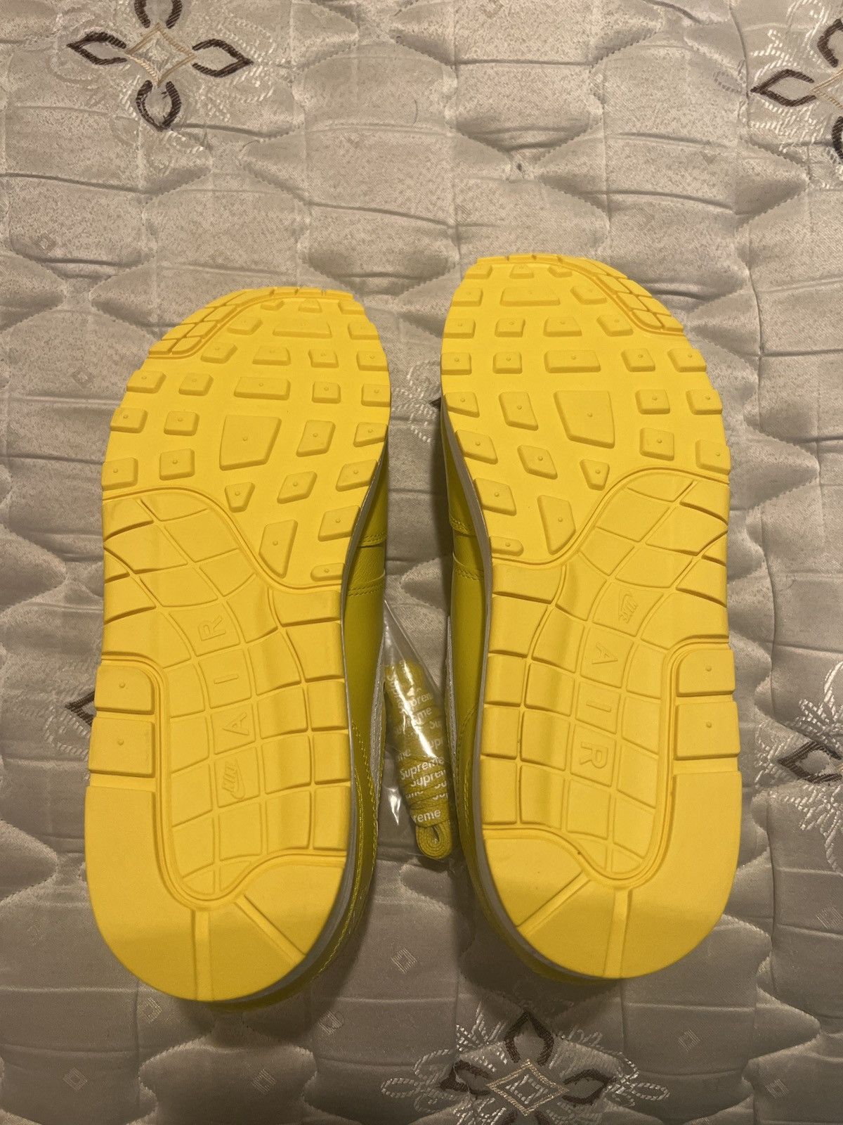 Nike × Supreme DS NIKE AIR MAX 1 SUPREME 2025 COLLAB/ YELLOW Size US 11 / EU 44 - 3 Thumbnail