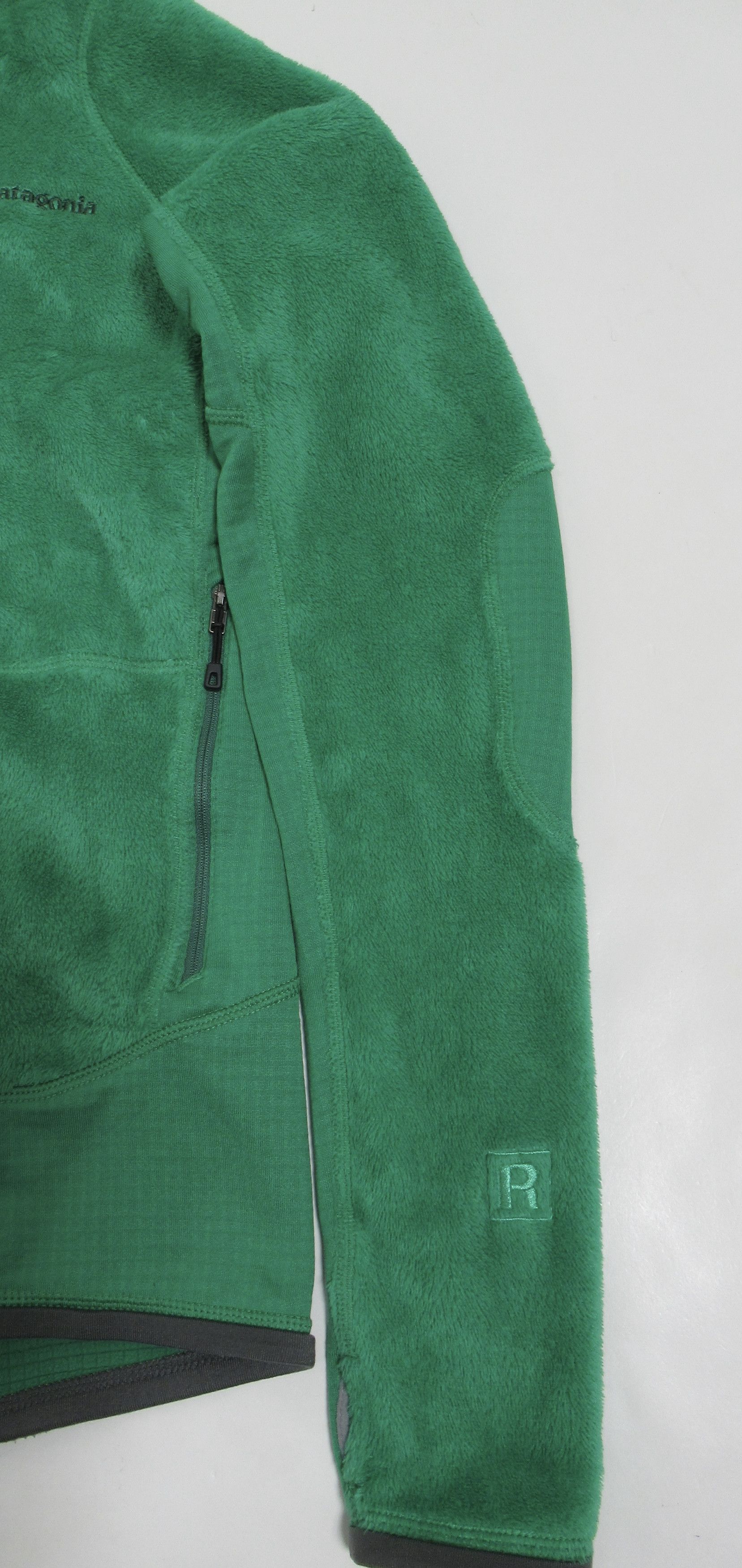 Patagonia Patagonia Men's R2® Jacket Tumble Green TMBG 25137FA14 Size US S / EU 44-46 / 1 - 5 Thumbnail