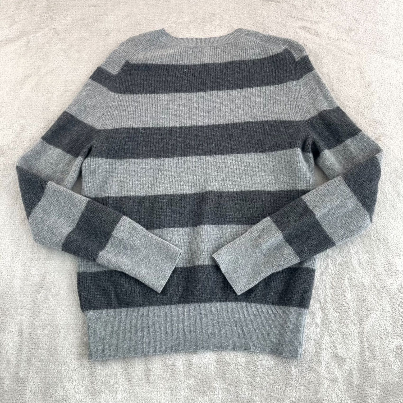 Banana Republic Banana Republic Sweater Men L Gray Striped Merino Wool Crew Neck NWOT Size US L / EU 52-54 / 3 - 4 Thumbnail