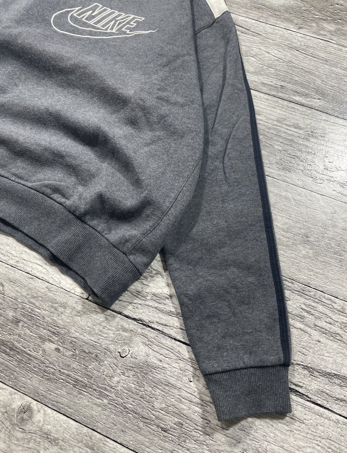 Nike Rare Vintage Nike Sweatshirt 2000s Big Logo Streetwear Size US L / EU 52-54 / 3 - 5 Thumbnail