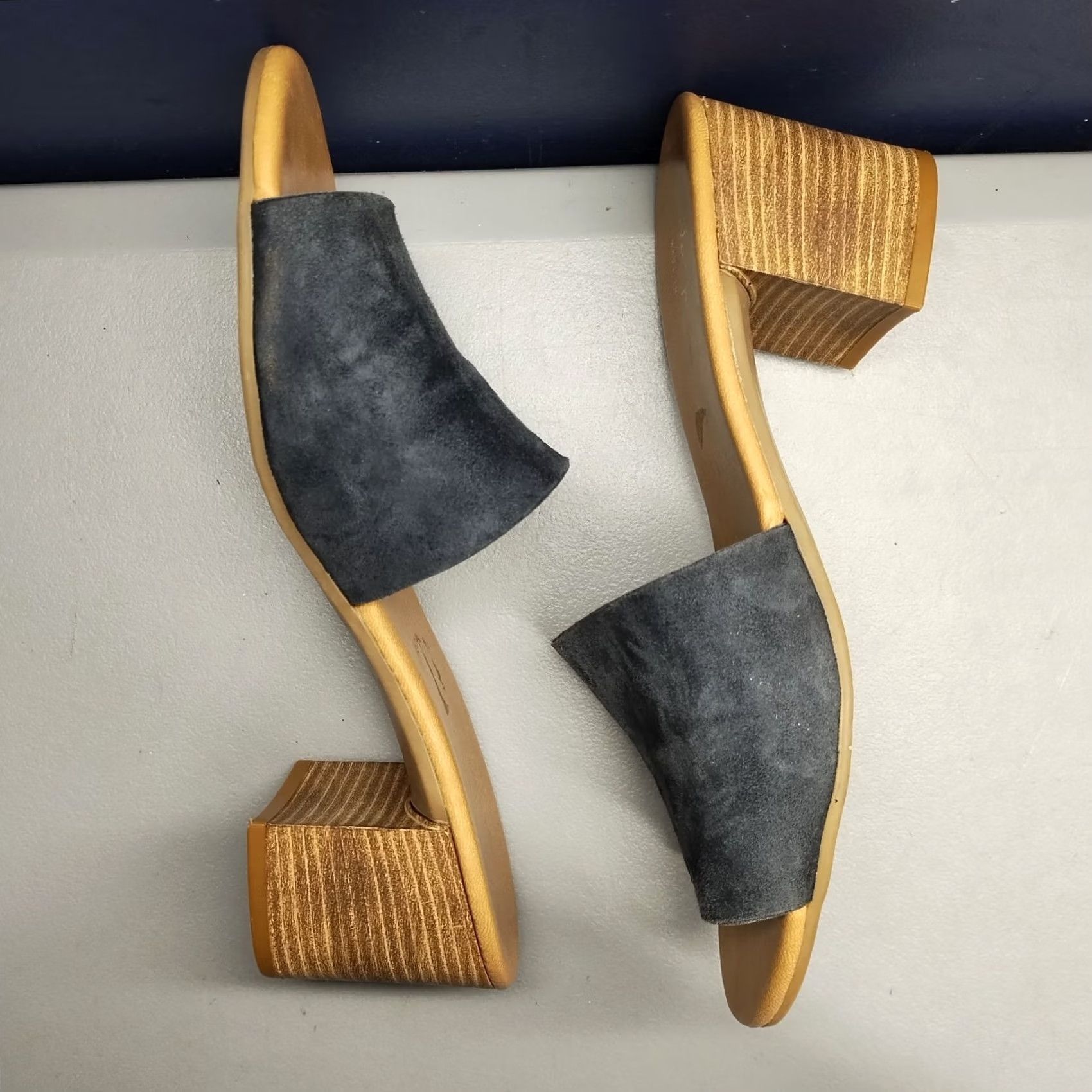 Vintage Mila Paoli Slide Sandals Womens US Size 8 Tan Navy Block Heel Comfort Slip On Size Womens 8 Tan Navy Slide Sandals Size US 8 / IT 38 - 3 Thumbnail