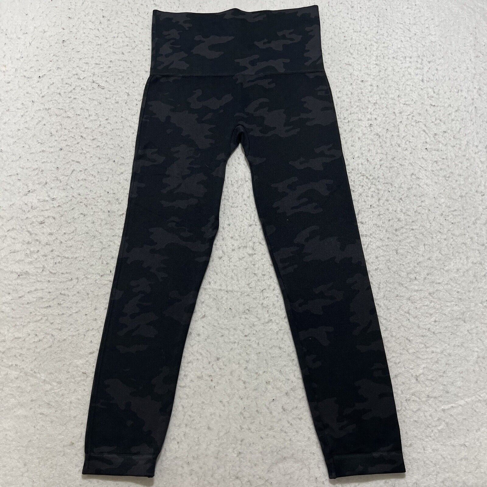 Spanx Spanx Capri Length Athletic Leggings Camouflage Pull On Camo Size 28" / US 6 / IT 42 - 1 Thumbnail