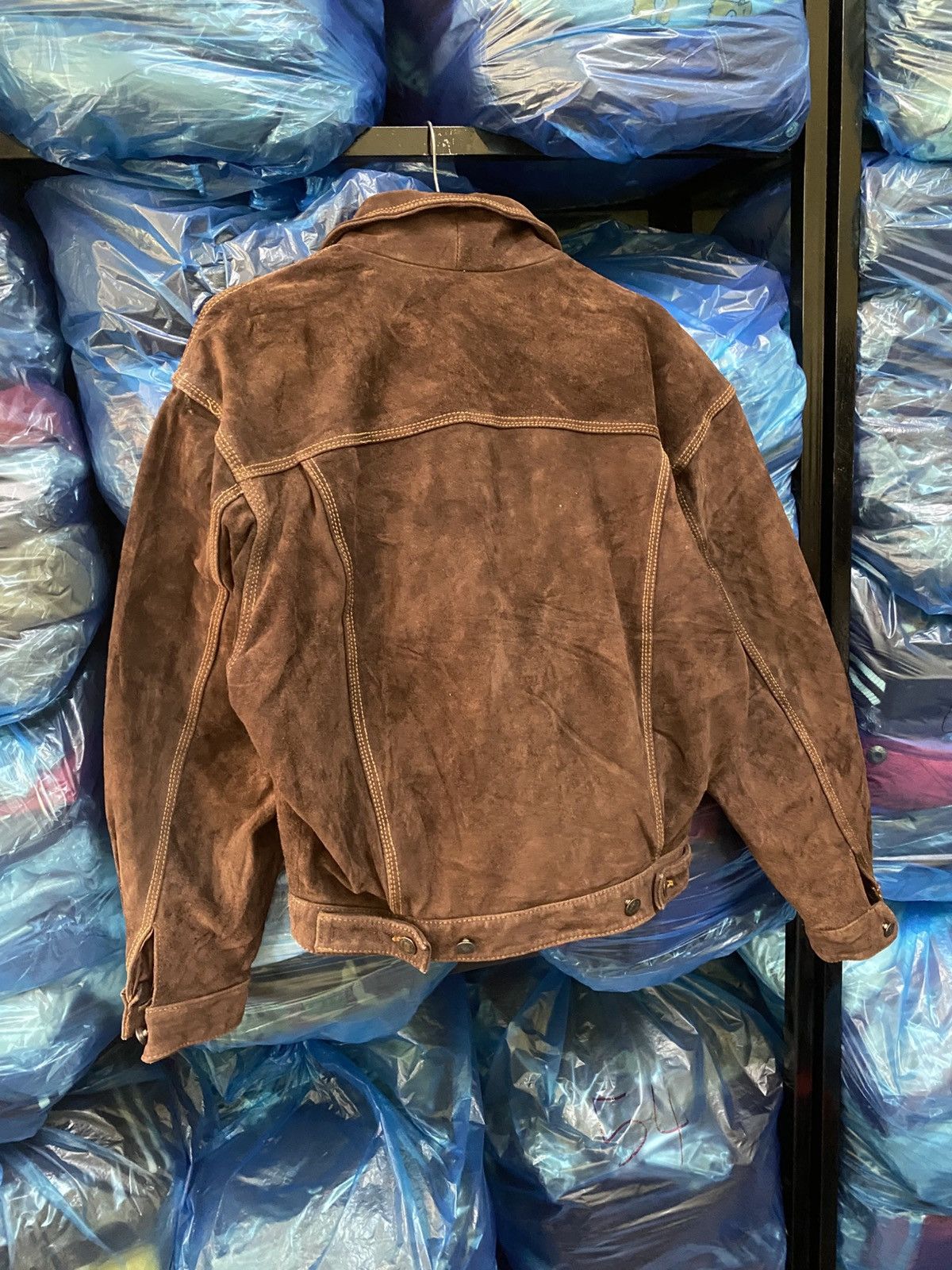 Strawberry Vintage Strawberry USA Brown Suede Leather Trucker Jacket Size US L / EU 52-54 / 3 - 12 Thumbnail