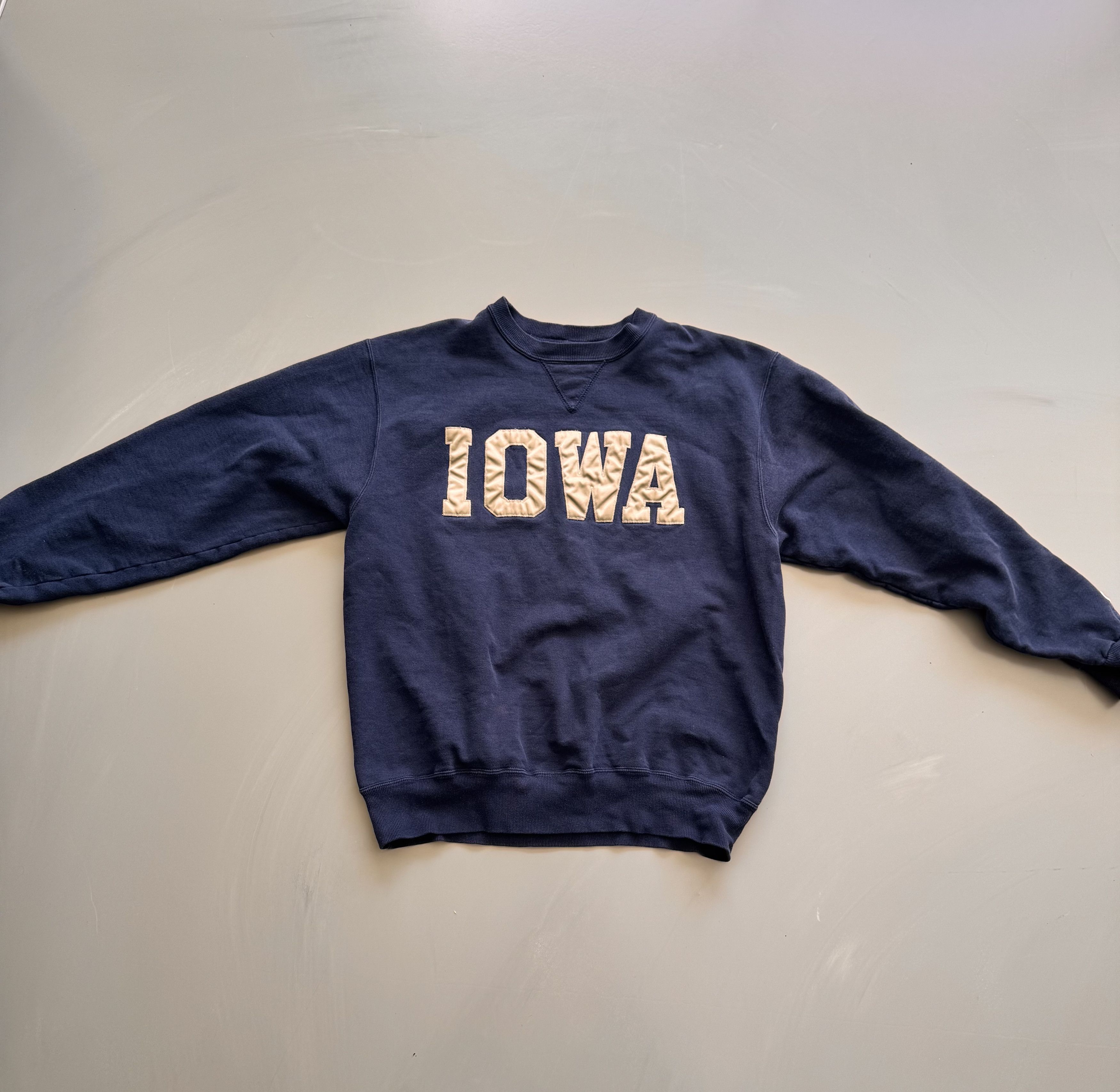 Champion Vintage Iowa Navy Crewneck Sweatshirt, fits Medium Size US M / EU 48-50 / 2 - 1 Thumbnail