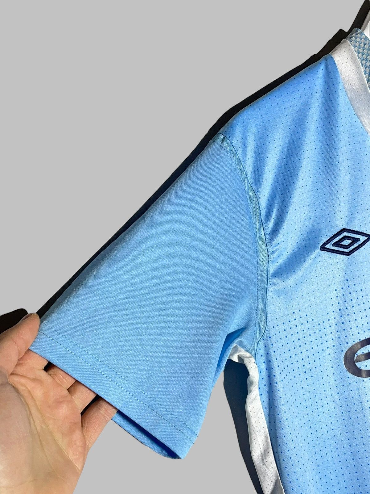 Umbro × Vintage #16 Kun Aguero Manchester City Umbro 2011/12 Football Shirt Size US S / EU 44-46 / 1 - 10 Thumbnail