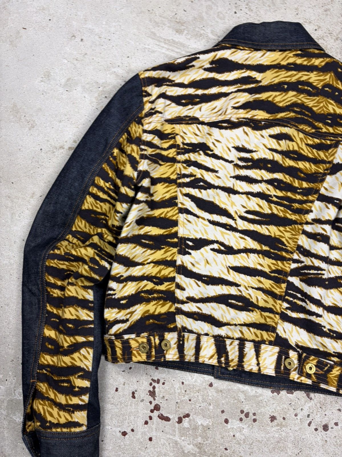 Dolce & Gabbana 2000s Dolce & Gabbana Hybrid Denim & Tiger Print Jacket Size XS / US 0-2 / IT 36-38 - 15 Thumbnail