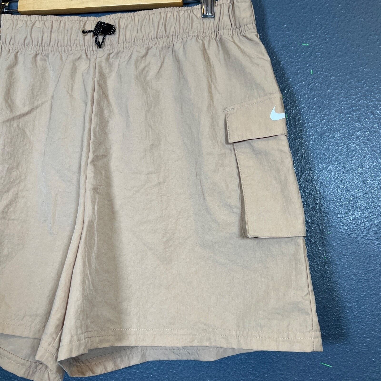 Nike Nike L men’s cargo shorts beige modern outdoor hiking gym Size US 32 / EU 48 - 2 Thumbnail