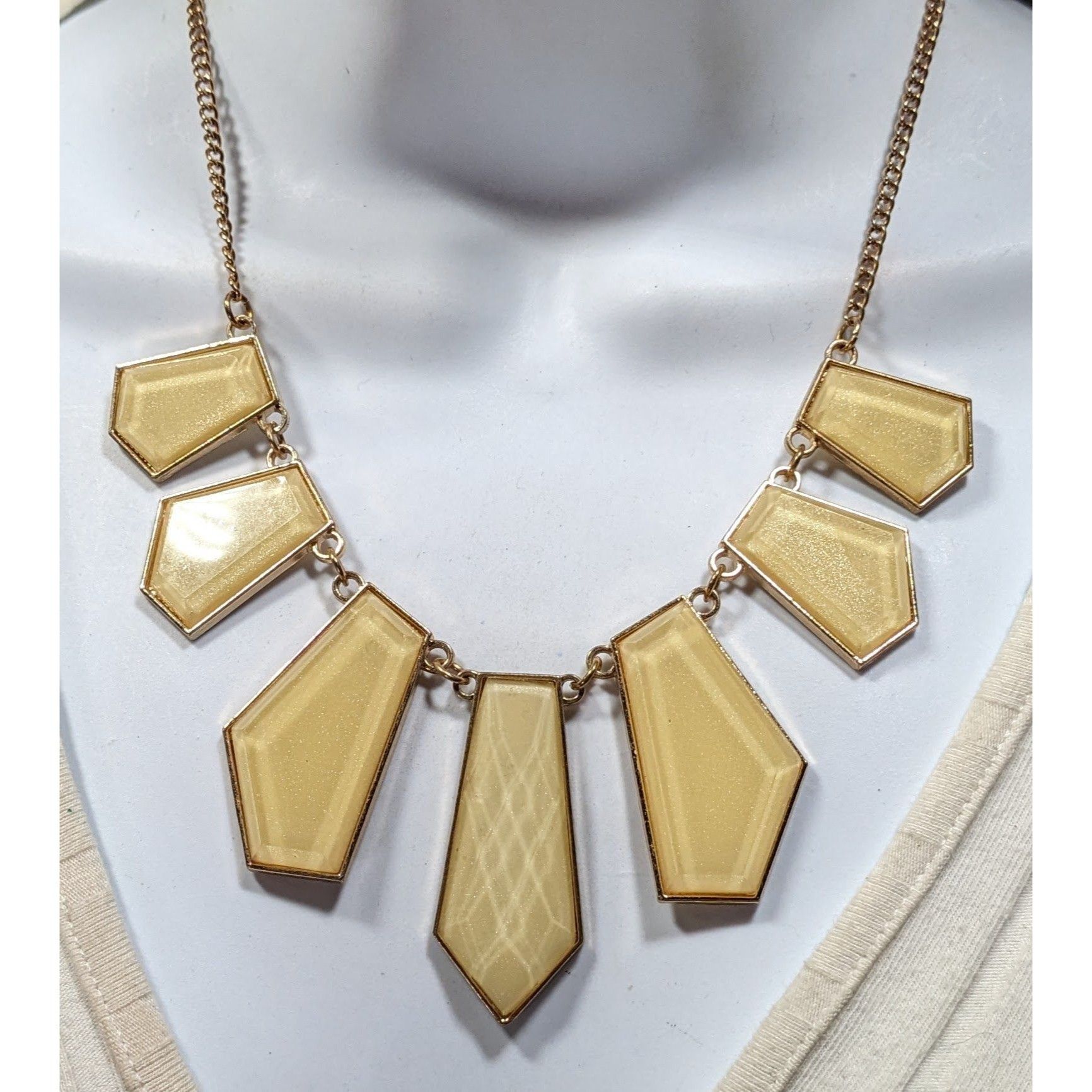 Other Geometric Shimmer Cream Faceted Graduated Bib Necklace Size ONE SIZE - 4 Thumbnail