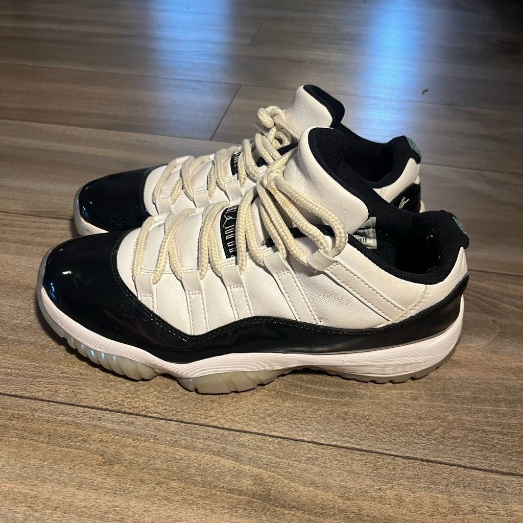 Jordan Brand Nike Air Jordan 11 Retro Low Emerald 528895-145 Men 8.5 Size US 8.5 / EU 41-42 - 3 Thumbnail