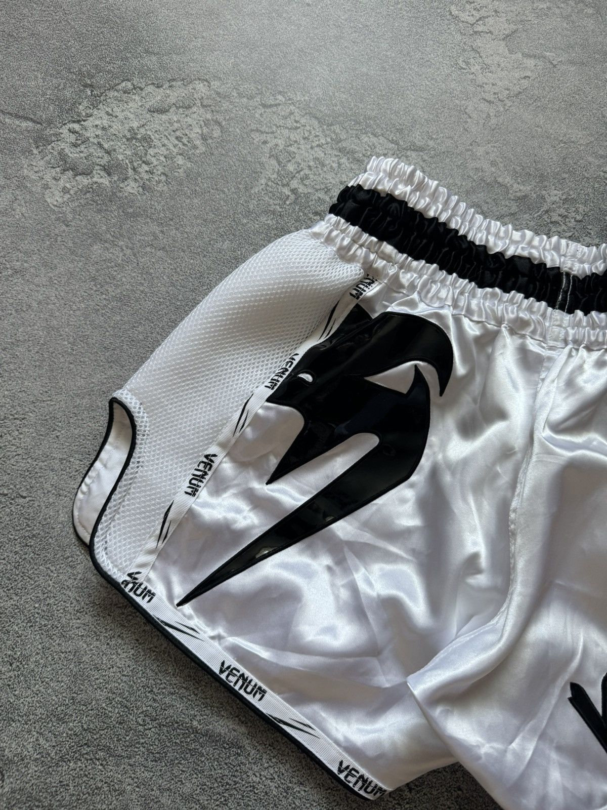 Vintage Venum M big logo shorts 🩳 kick boxing 🥊 Muay Thai karate 🥋 Size US 34 / EU 50 - 10 Thumbnail
