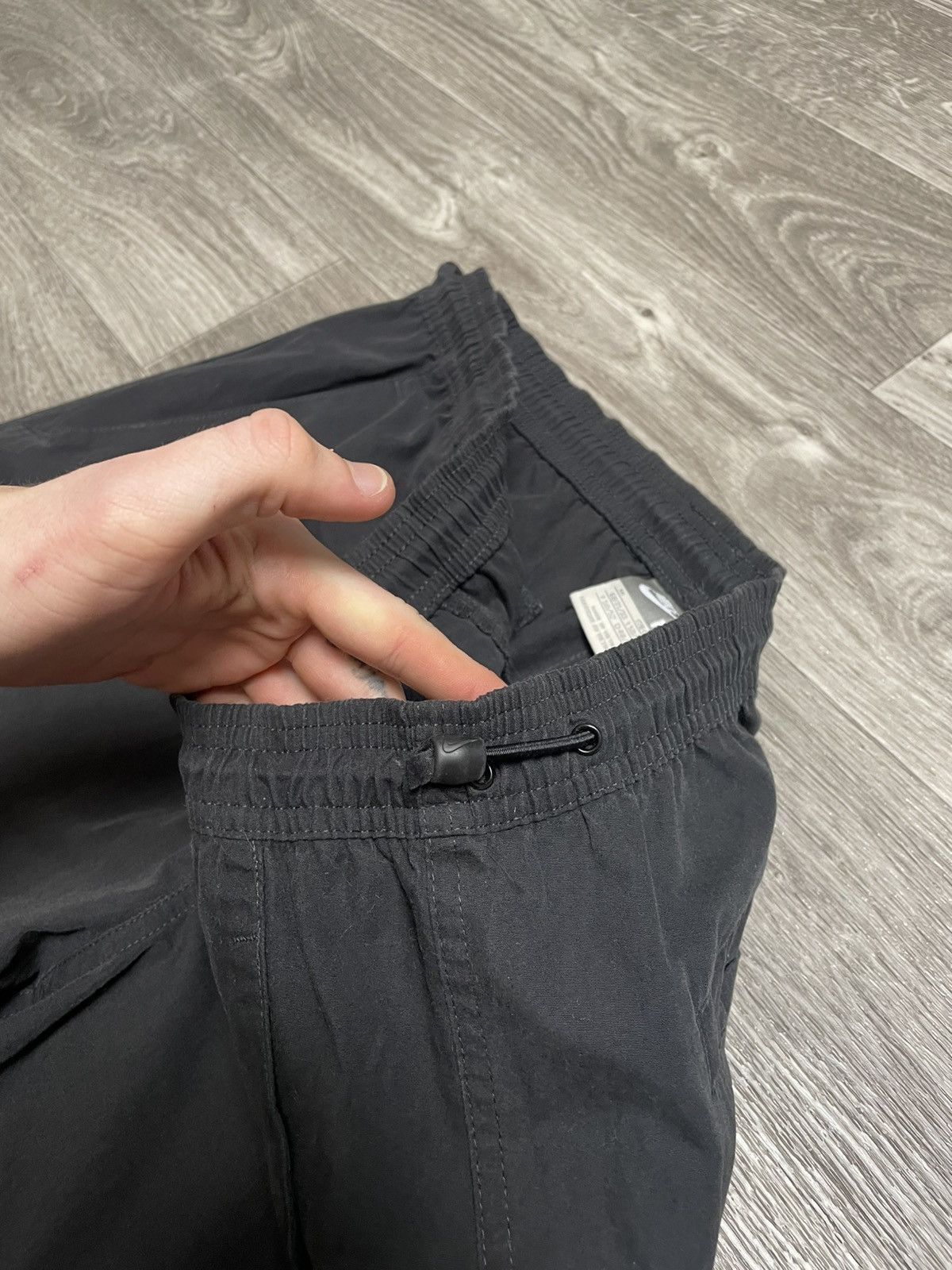 Nike Vintage Nike Black Cargo Parachute Pants Y2K Streetwear Size US 32 / EU 48 - 11 Thumbnail