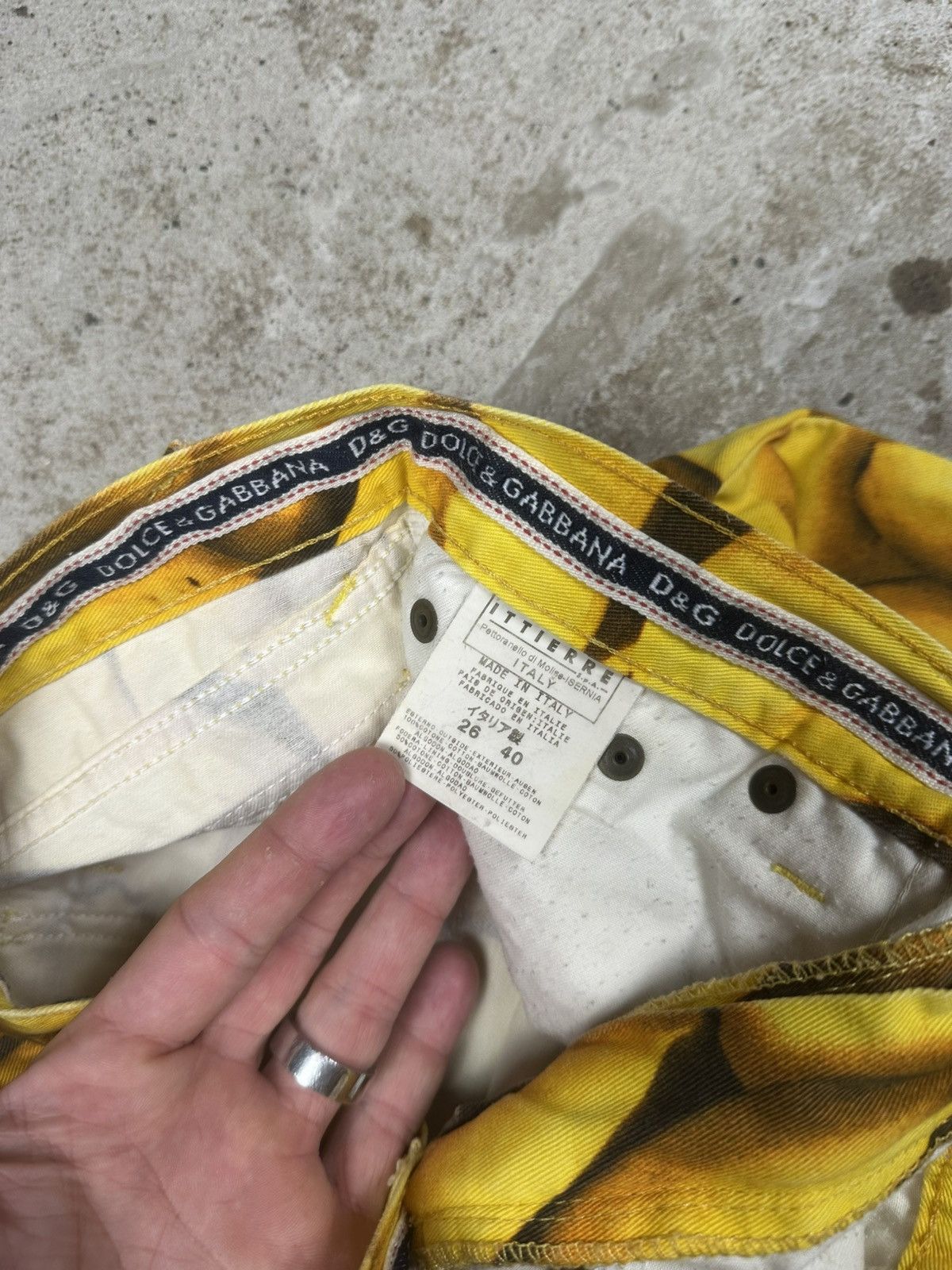 Dolce & Gabbana 2003 Dolce & Gabbana Banana Print 3/4 Capri Pants Size 27" / US 4 / IT 40 - 9 Thumbnail