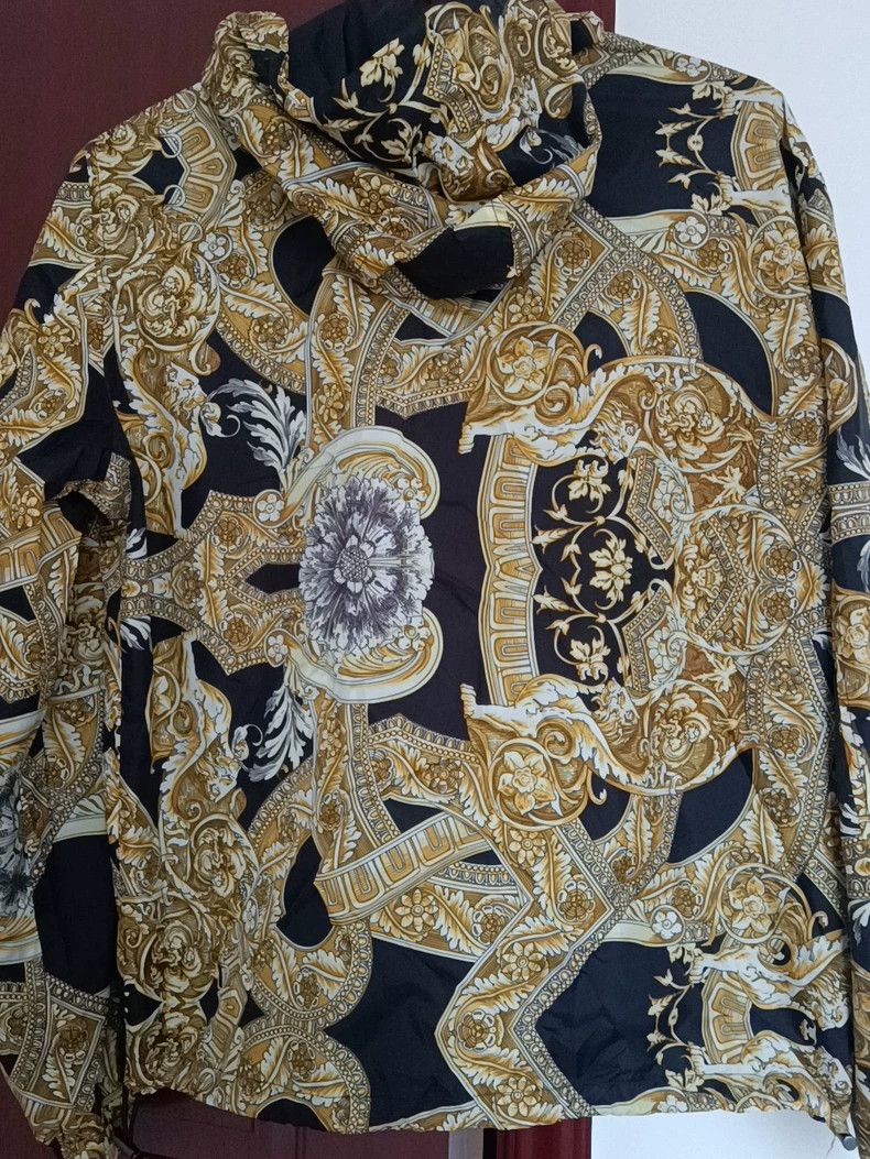 Versace Versace Baroque printed coat Size US S / EU 44-46 / 1 - 4 Thumbnail