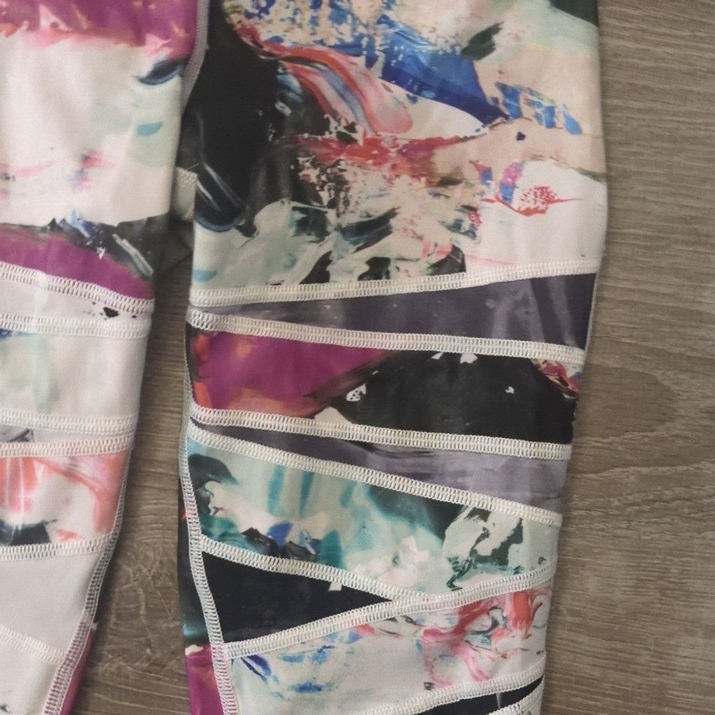 Lululemon Lululemon high times pigment wave size 4? Size 27" / US 4 / IT 40 - 4 Thumbnail