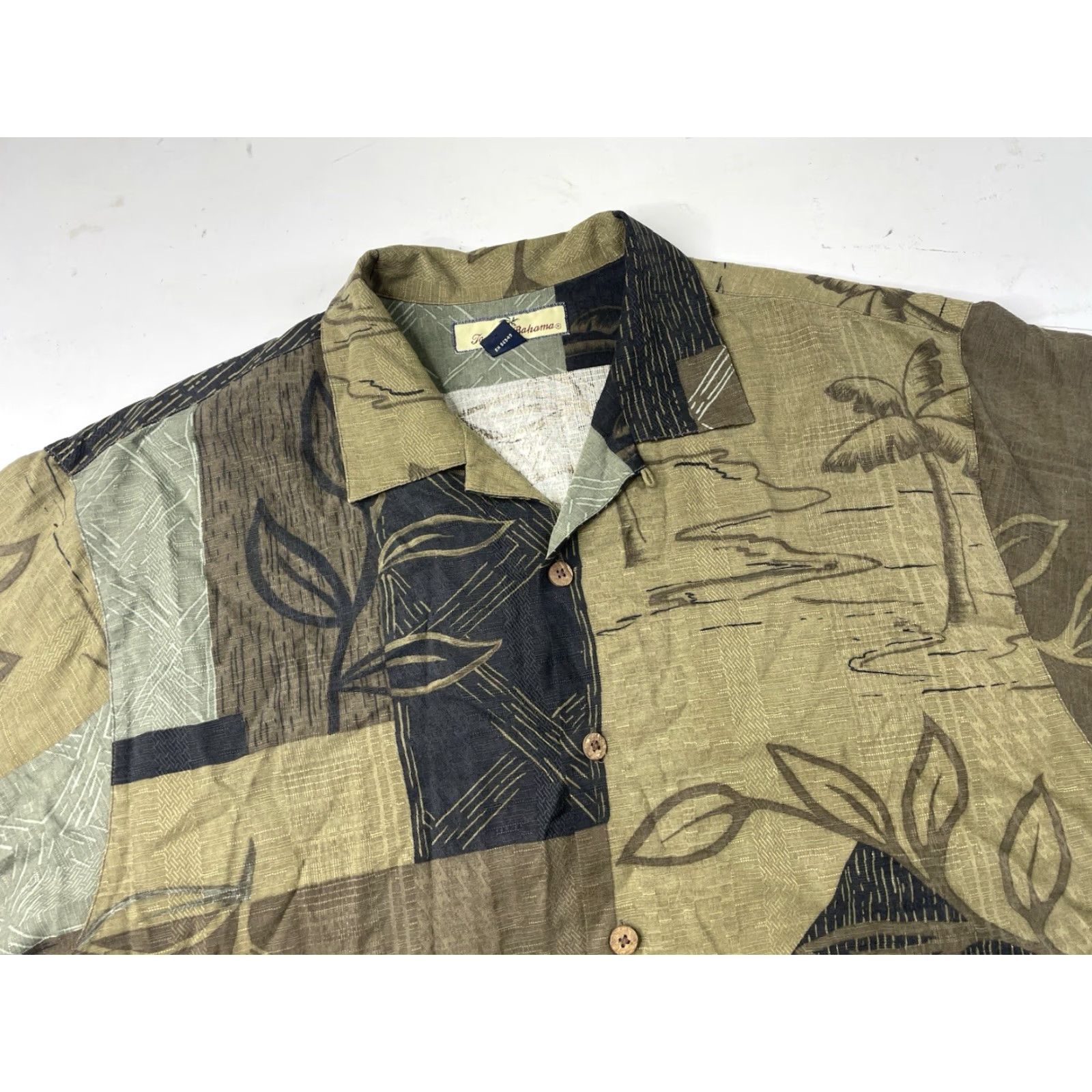 Tommy Bahama VINTAGE Tommy Bahama Silk Patchwork Birds Of Paradise Camp Shirt Mens Medium Size US M / EU 48-50 / 2 - 3 Thumbnail