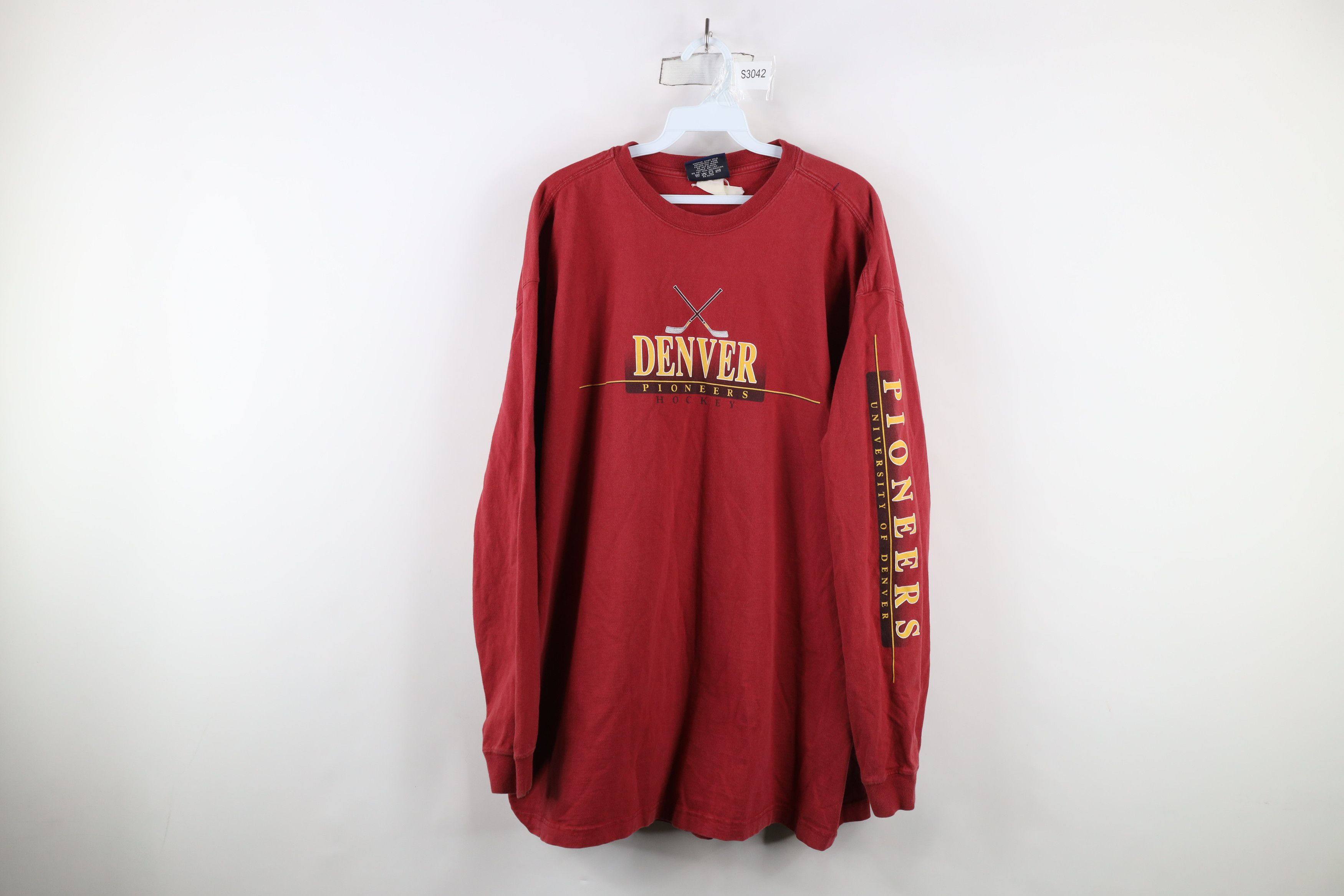 Vintage Vintage 90s University of Denver Long Sleeve T-Shirt Red Size US XXL / EU 58 / 5 - 1 Thumbnail